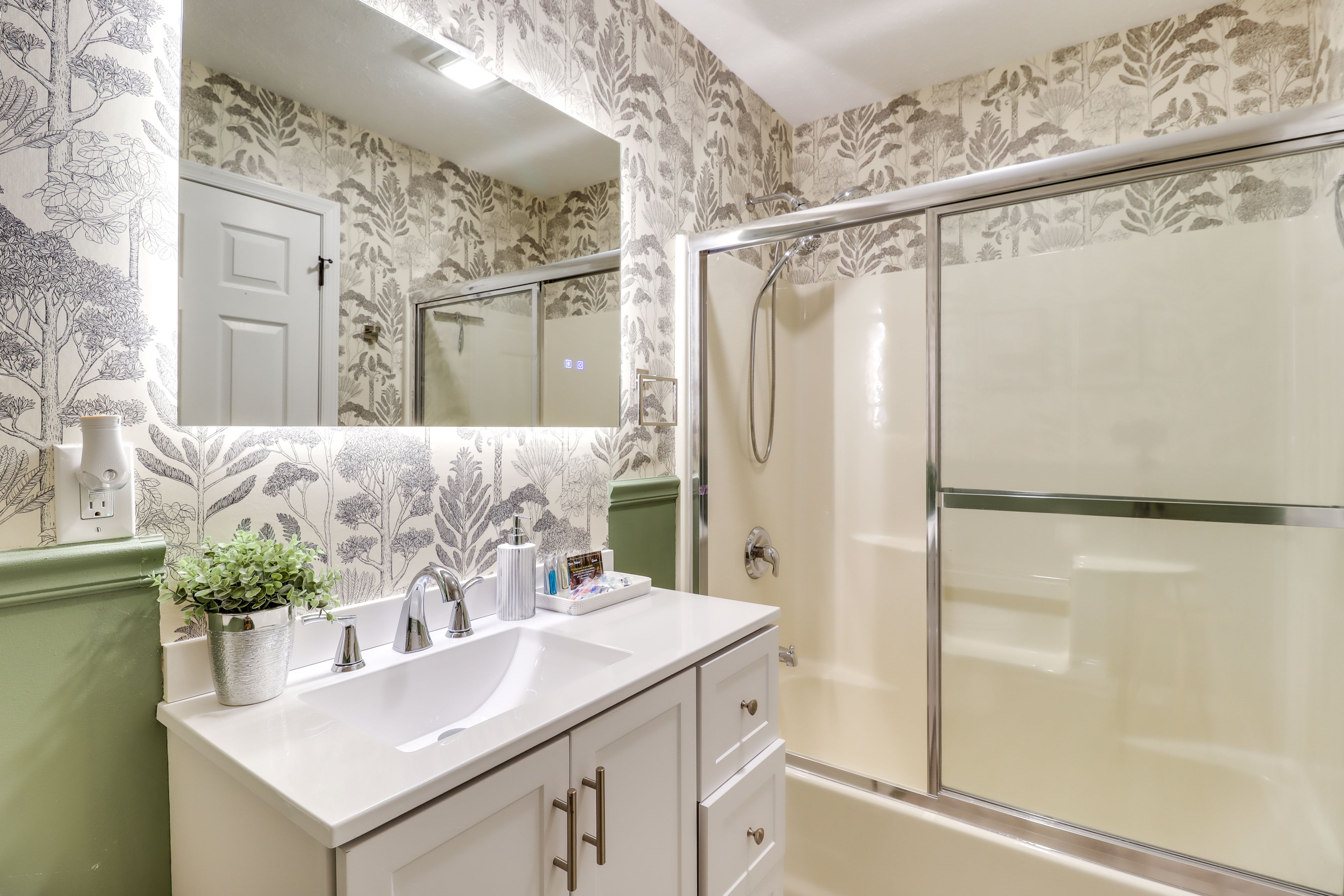 Full Bathroom | Main Level