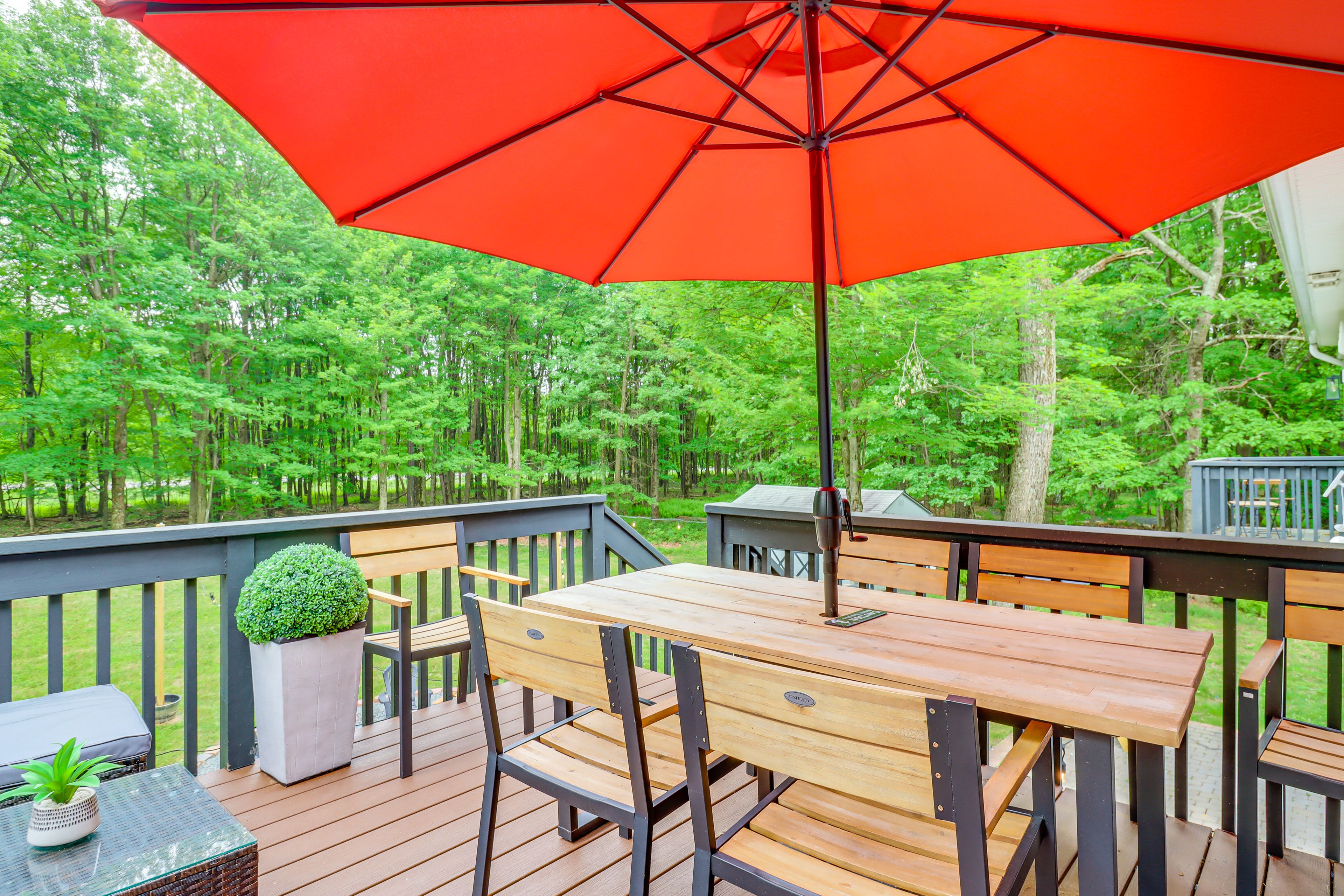 Deck | Outdoor Dining Area