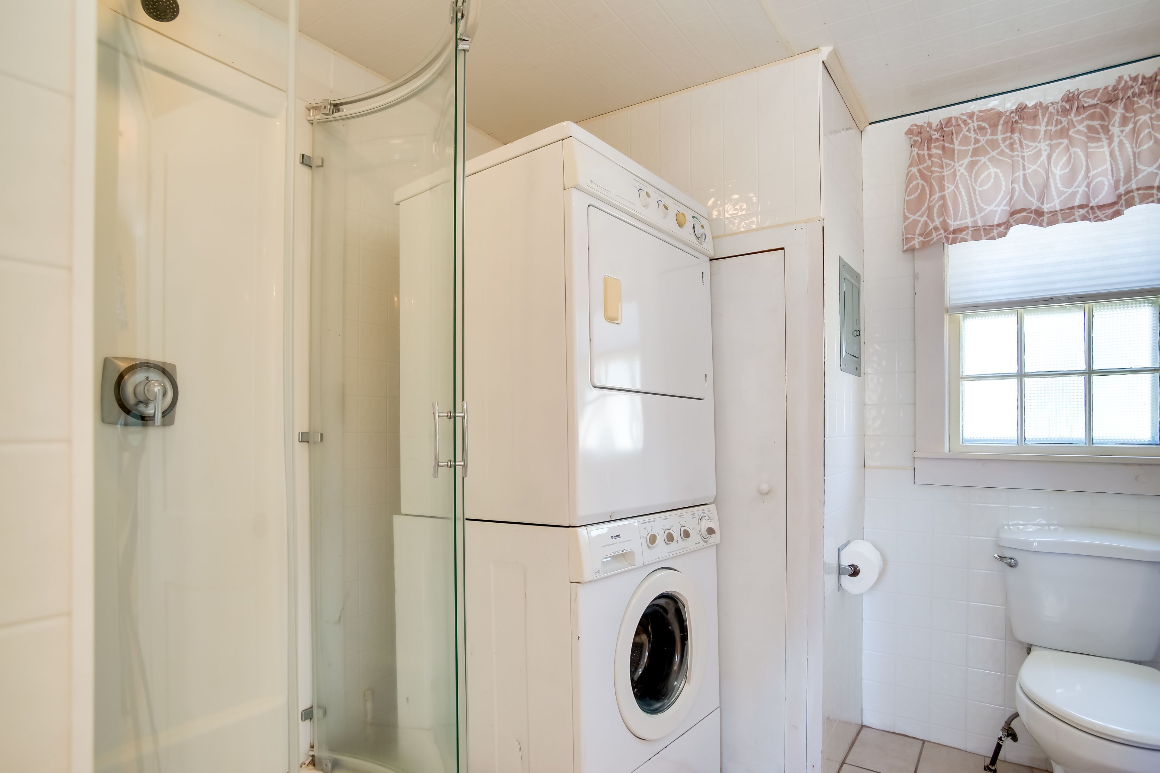 Full Bathroom | In-Unit Laundry