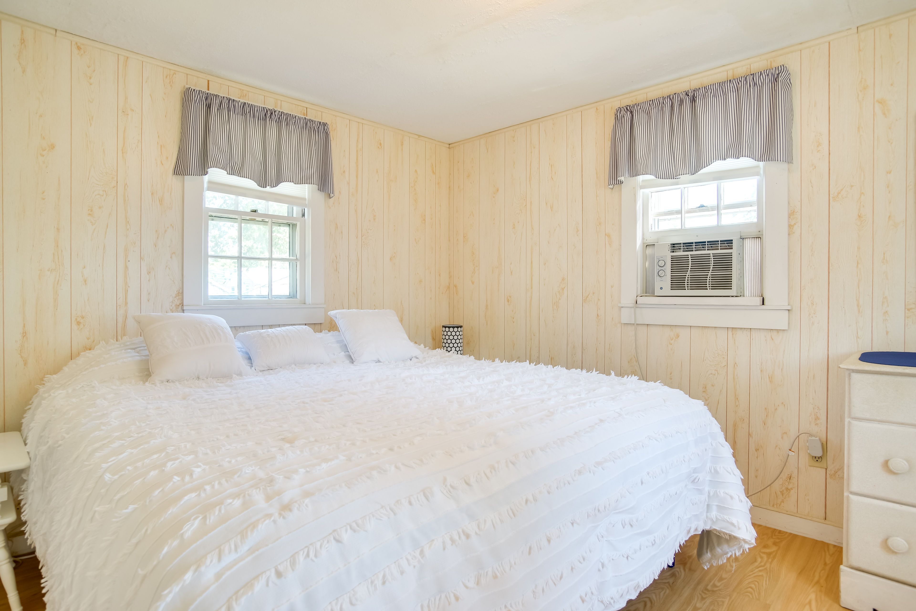Bedroom 1 | King Bed