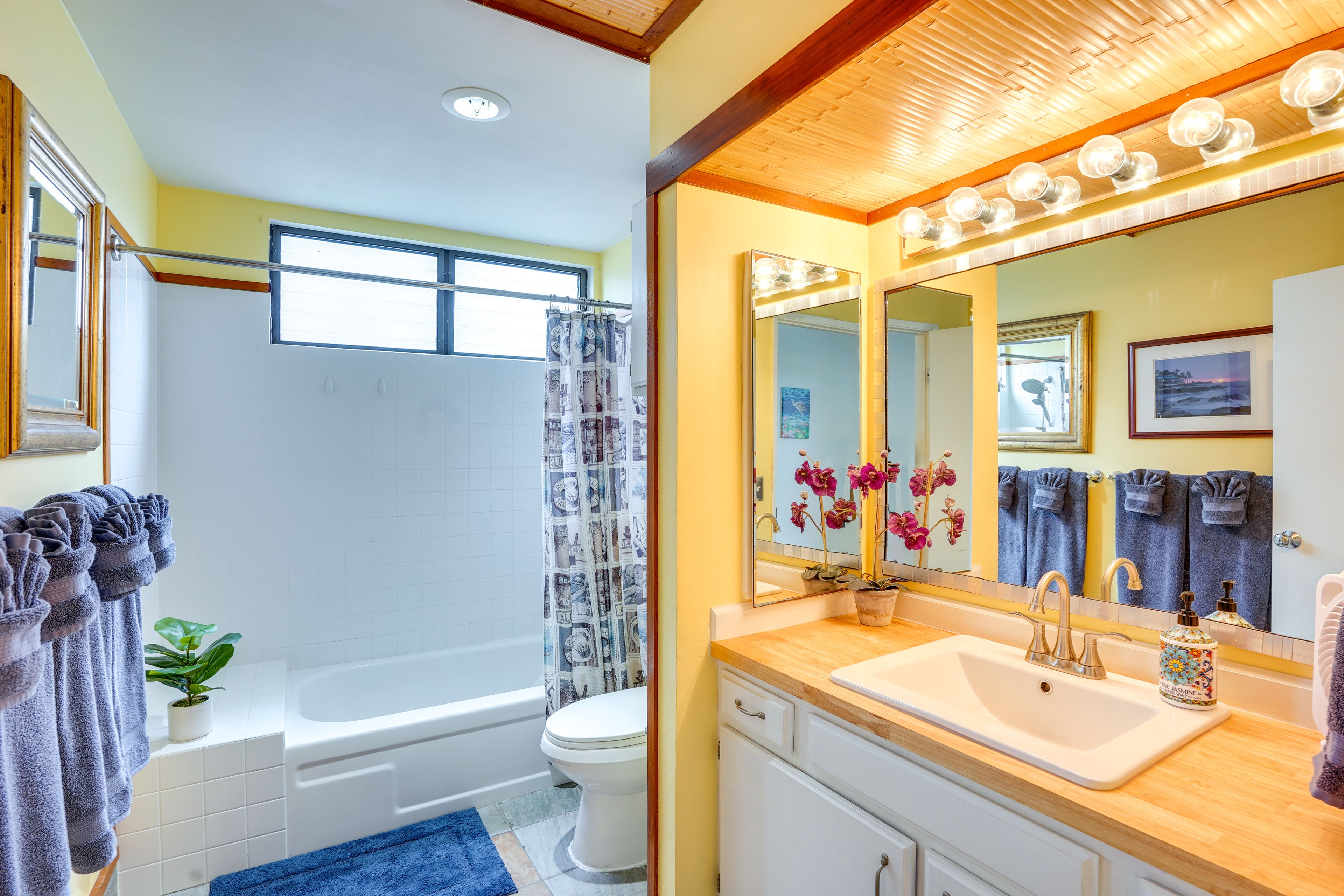 Full Bathroom | Complimentary Toiletries | 1st Floor