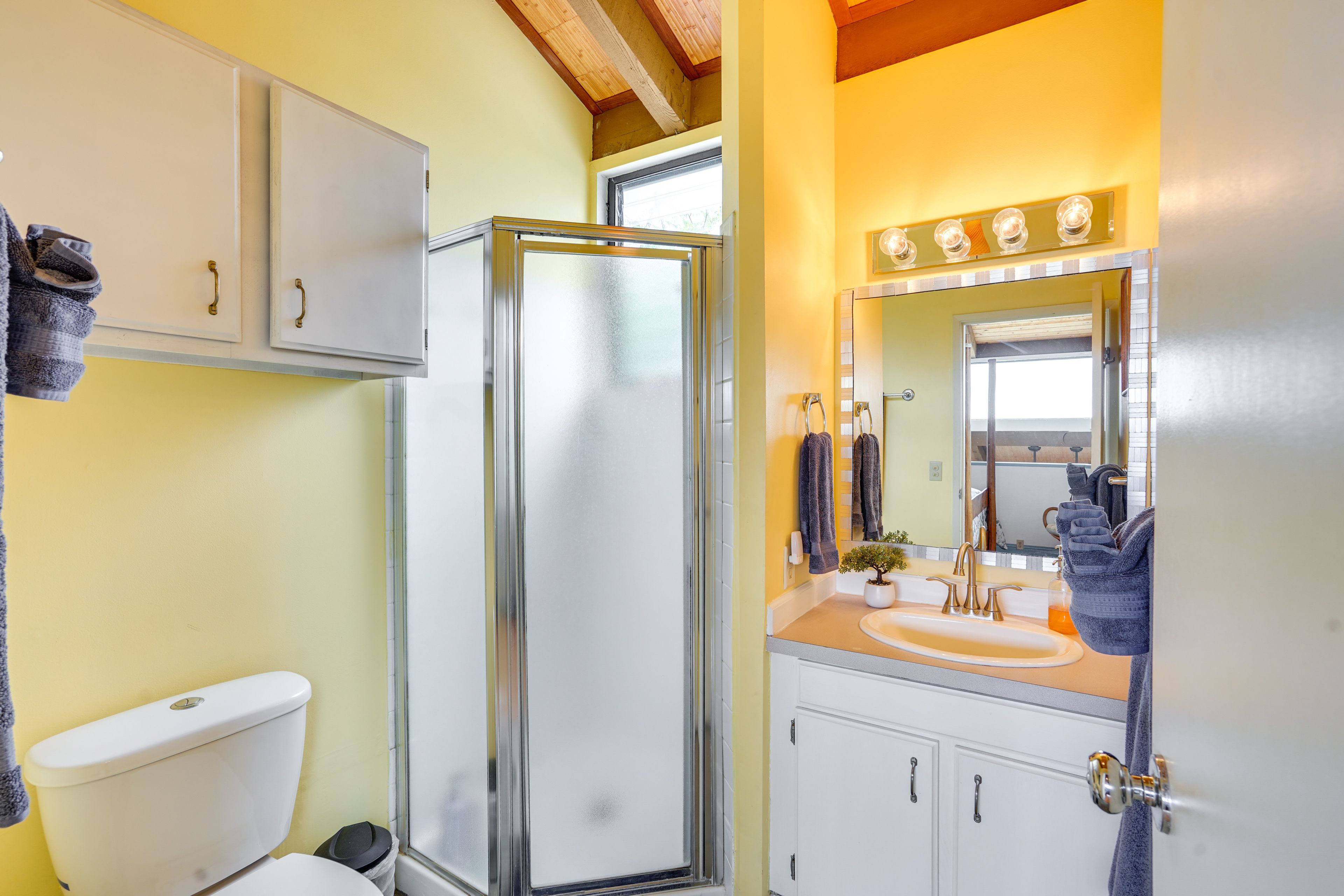 En-Suite Bathroom | Walk-In Shower | 2nd Floor