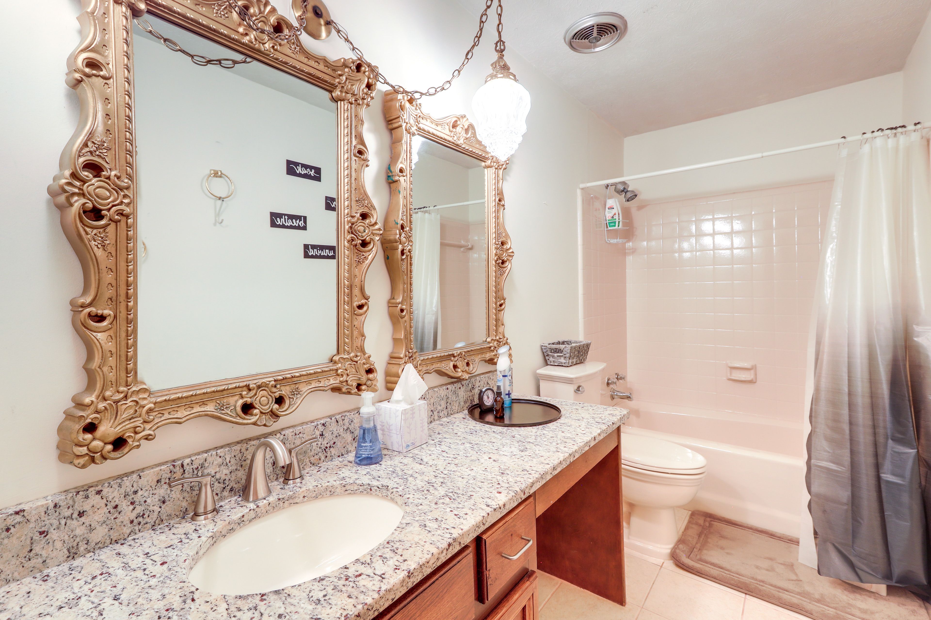 Full Bathroom | Shower/Tub Combo