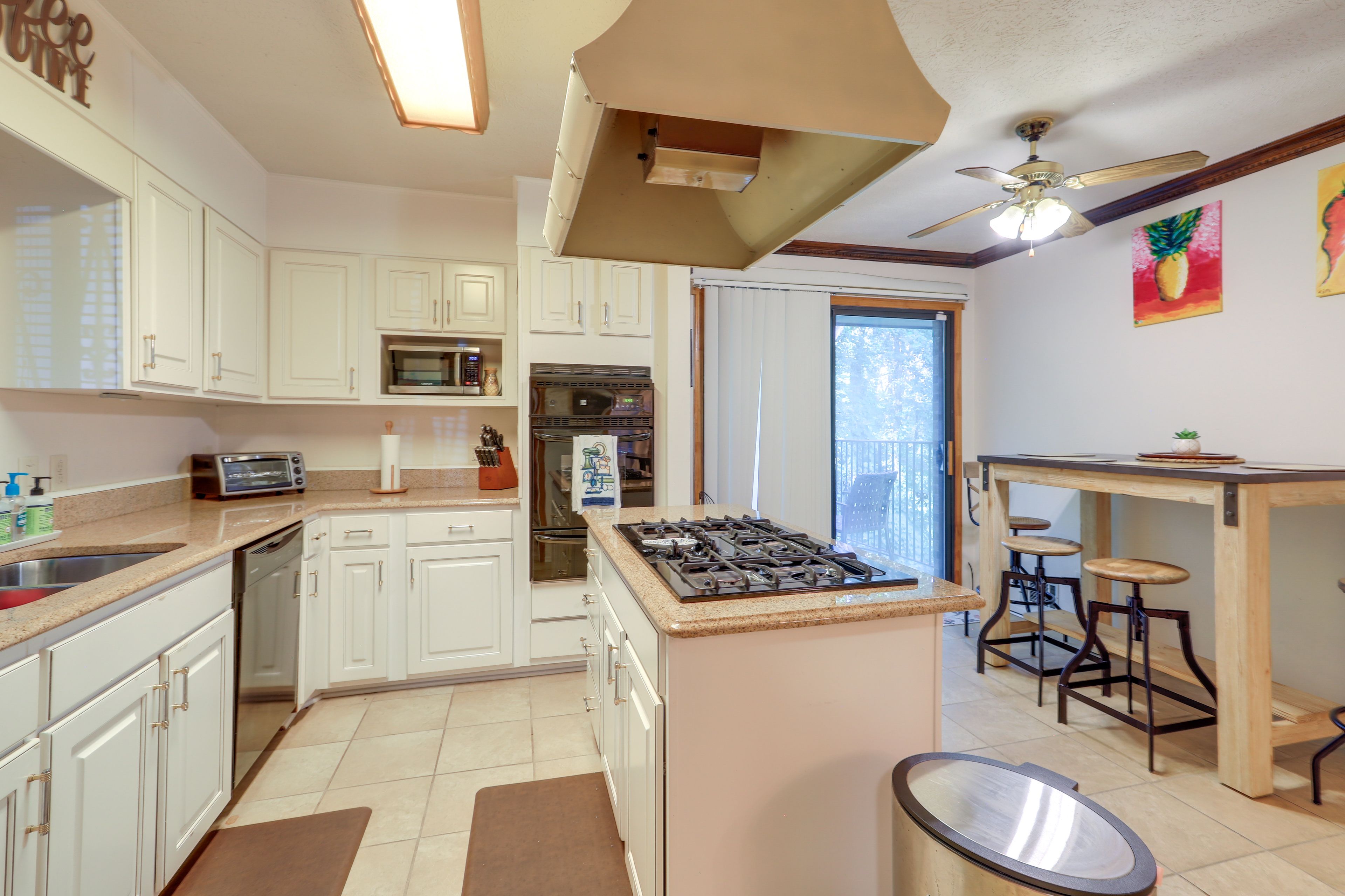 Kitchen & Dining Area | Self Check-In