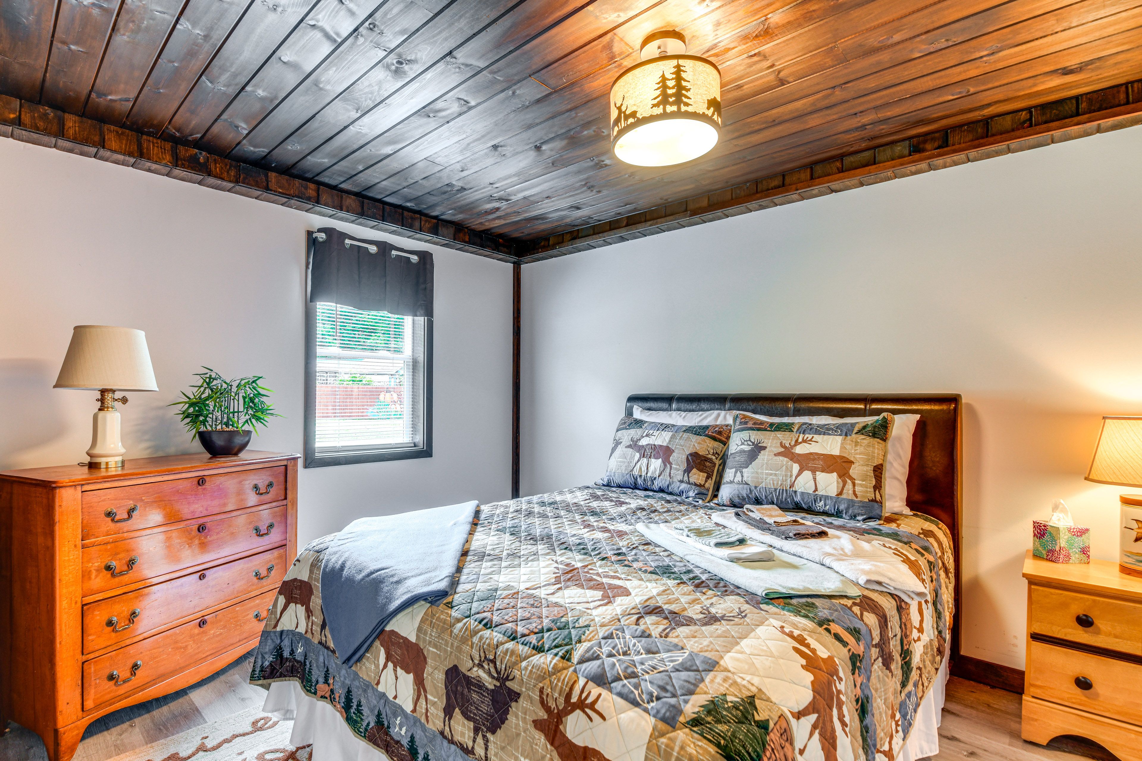 Bedroom 2 | Full Bed | 1st Floor