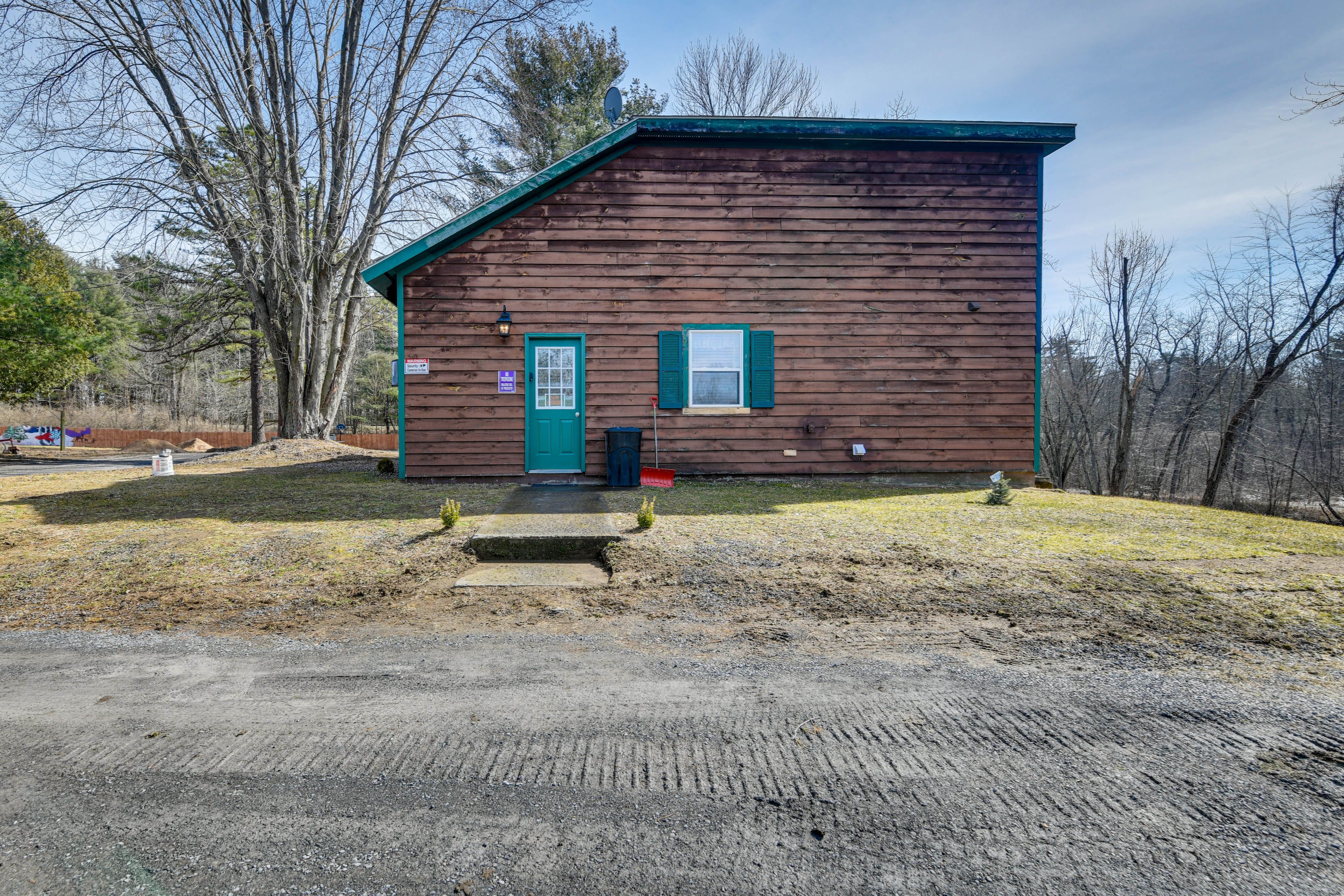 Property Exterior | Gravel Driveway (2 Vehicles) | Boat Parking Allowed