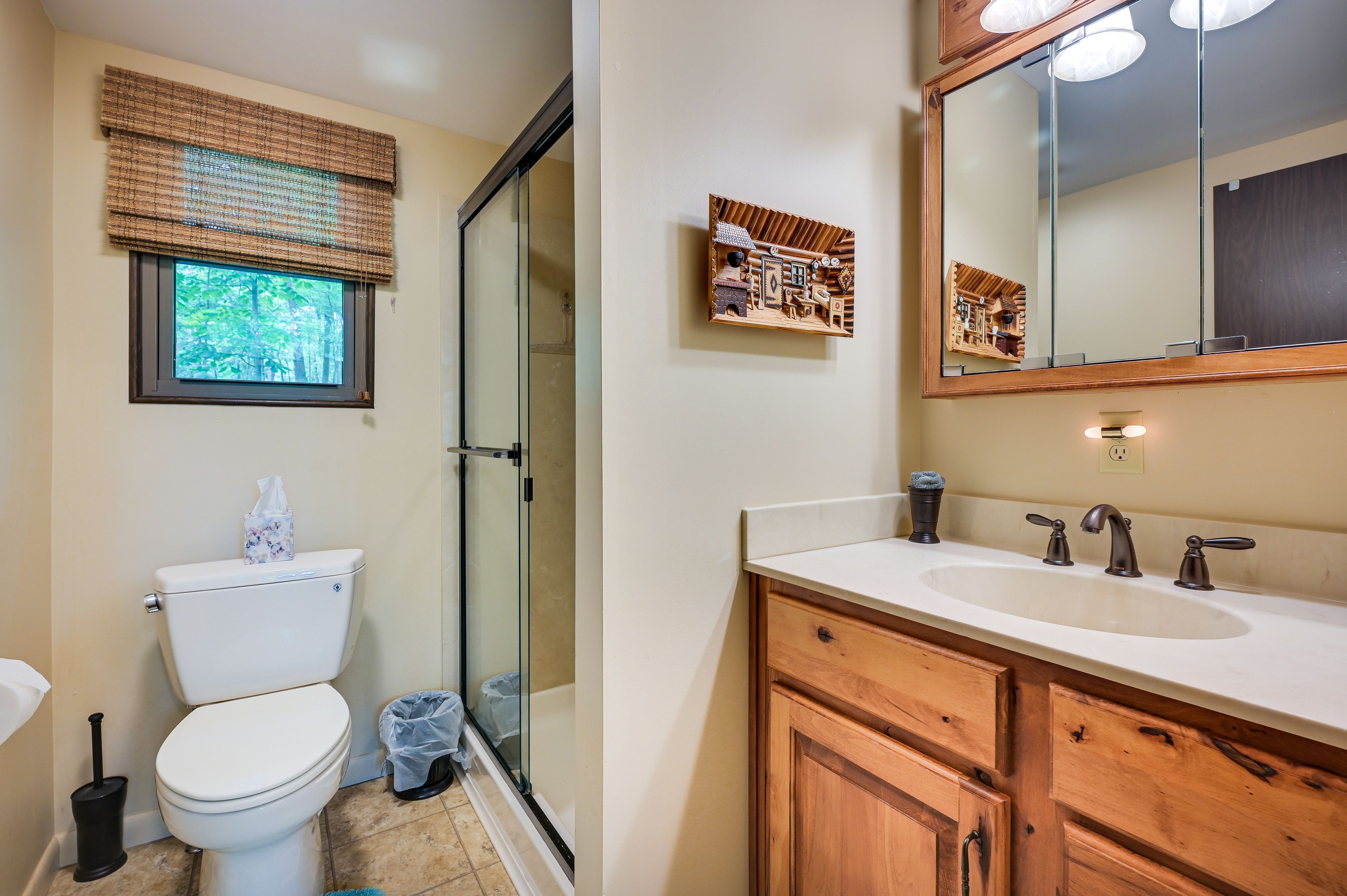 Full Bathroom | Complimentary Toiletries | Towels Provided