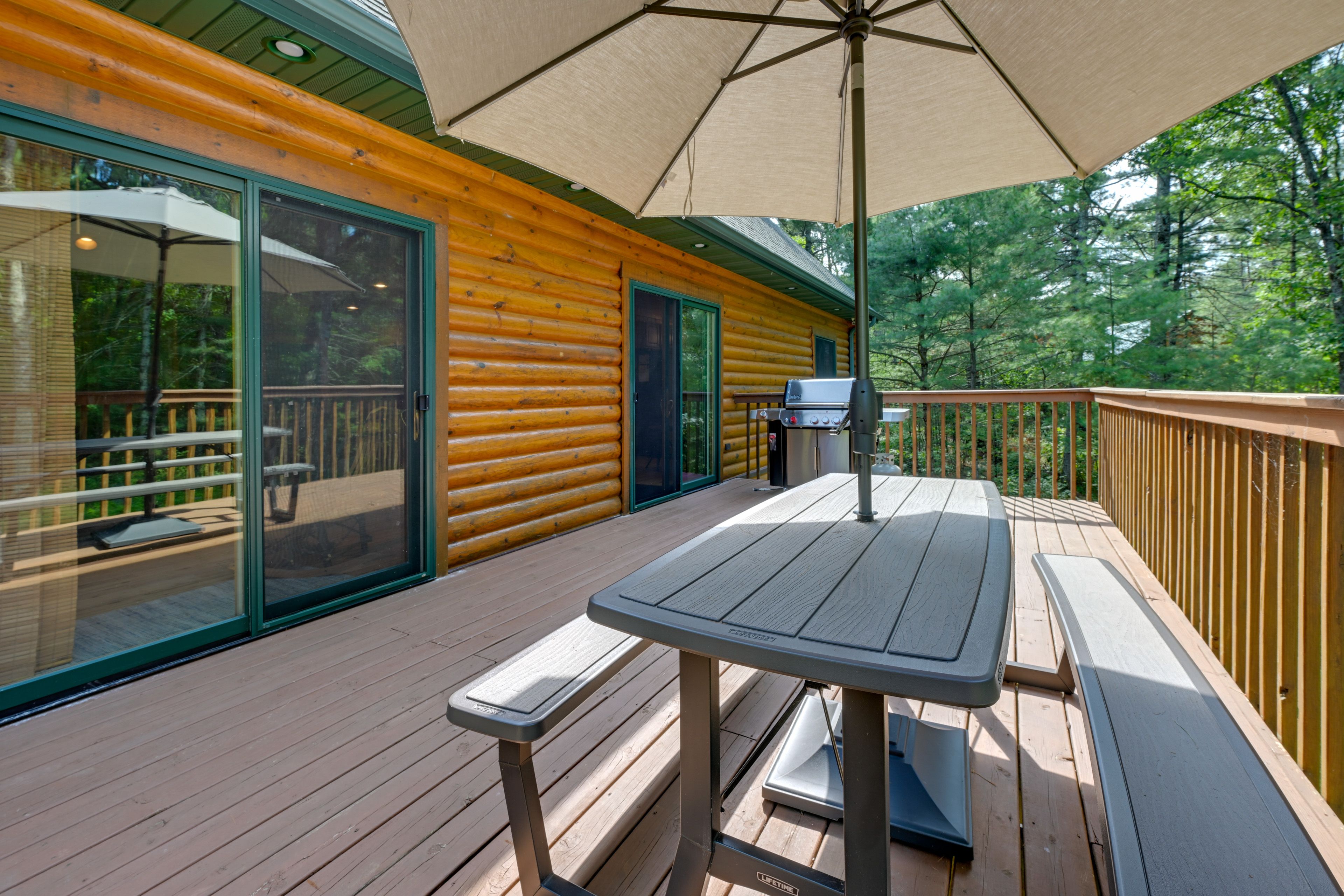 Deck | Gas Grill | Outdoor Dining