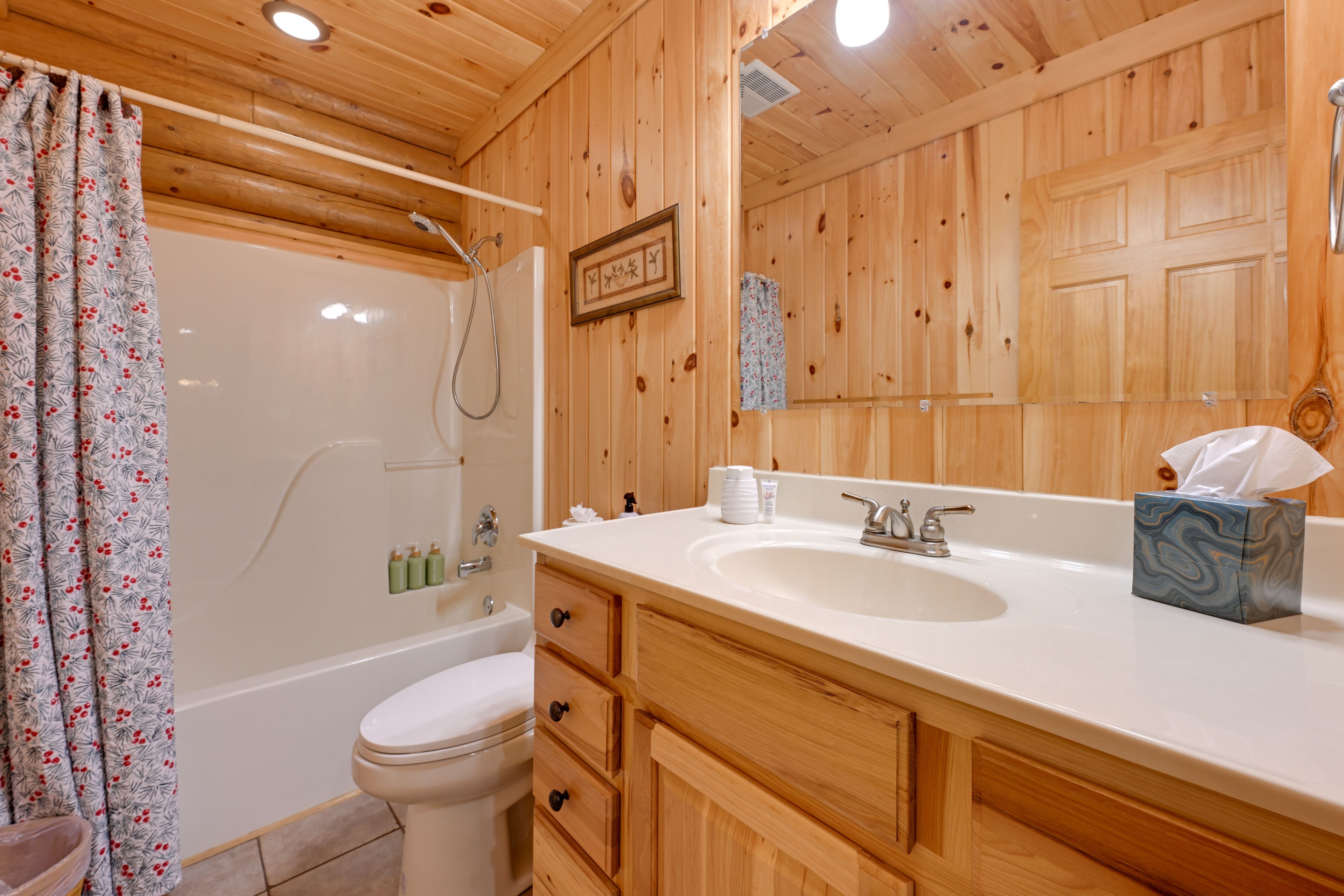 Full Bathroom | Complimentary Toiletries