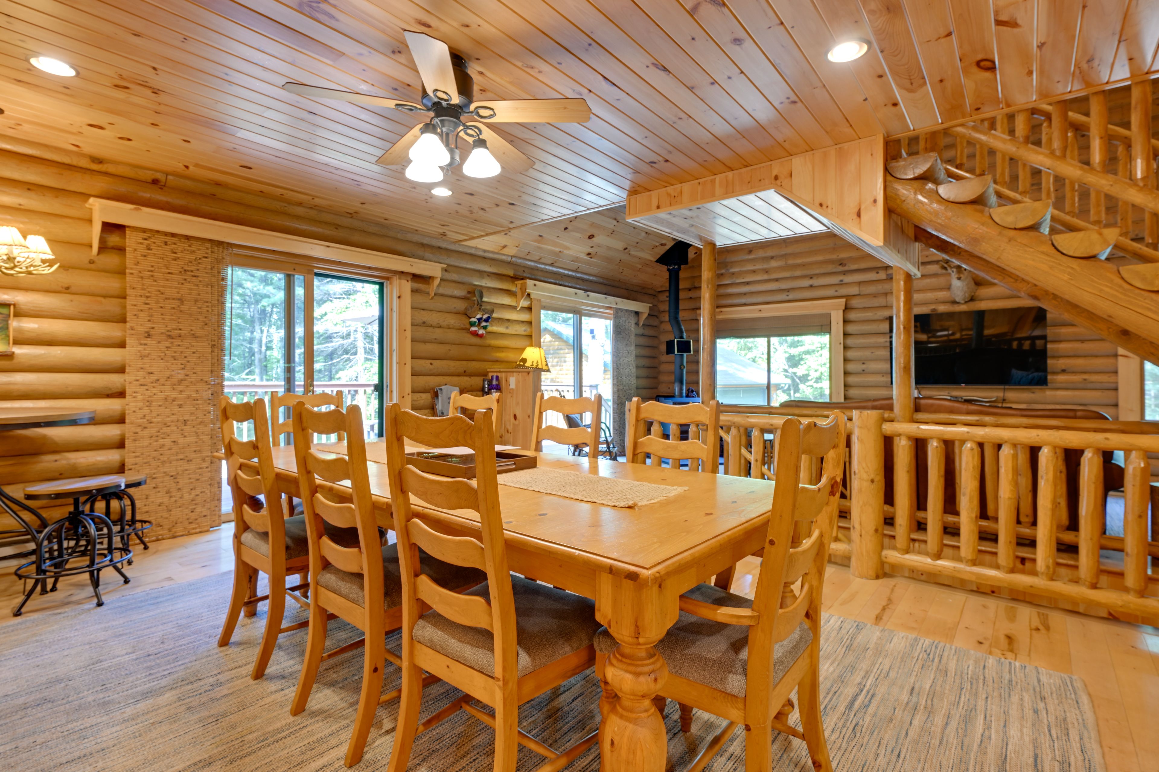 Dining Area | Dishware & Flatware Provided