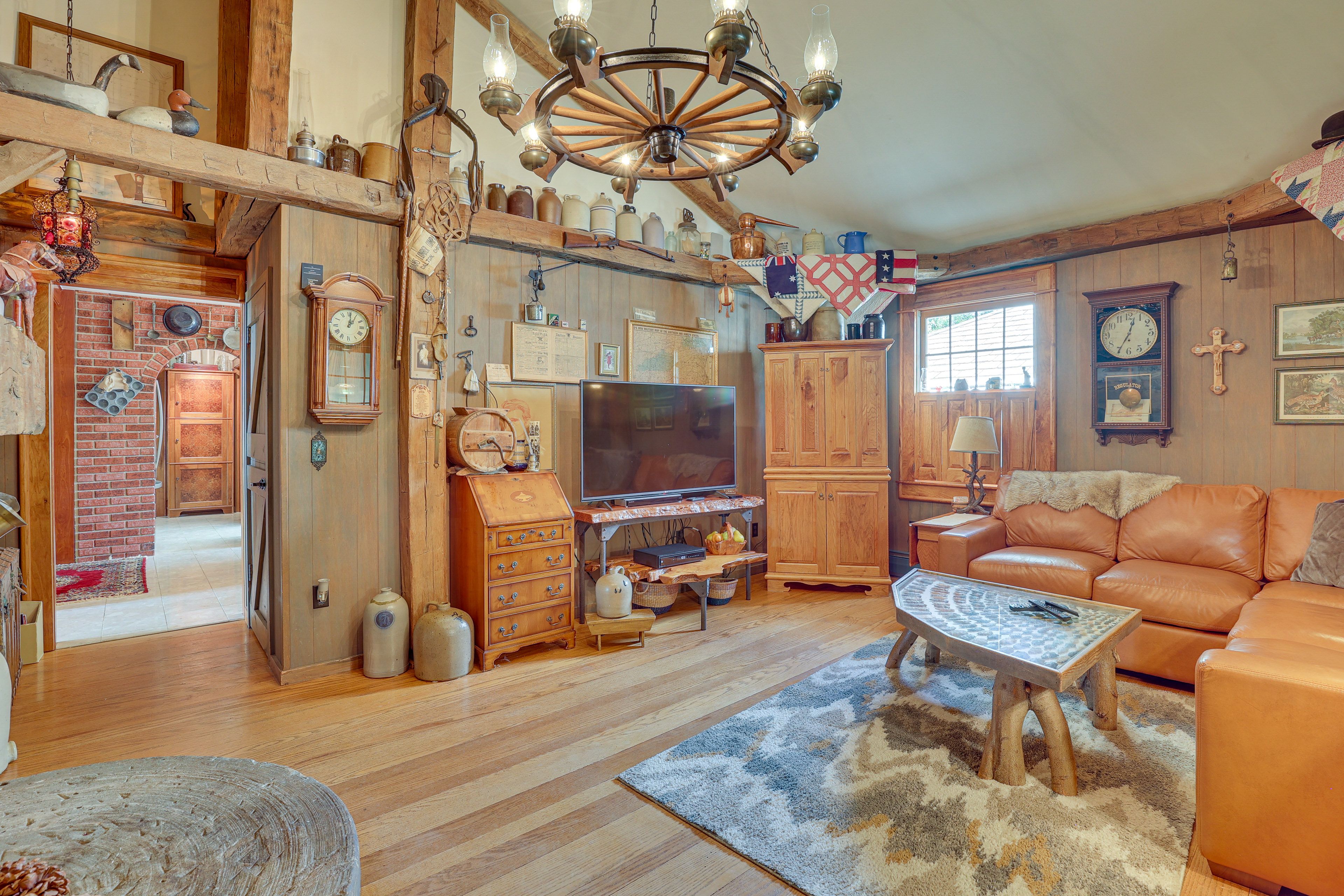 Back Living Area | Smart TV w/ Cable