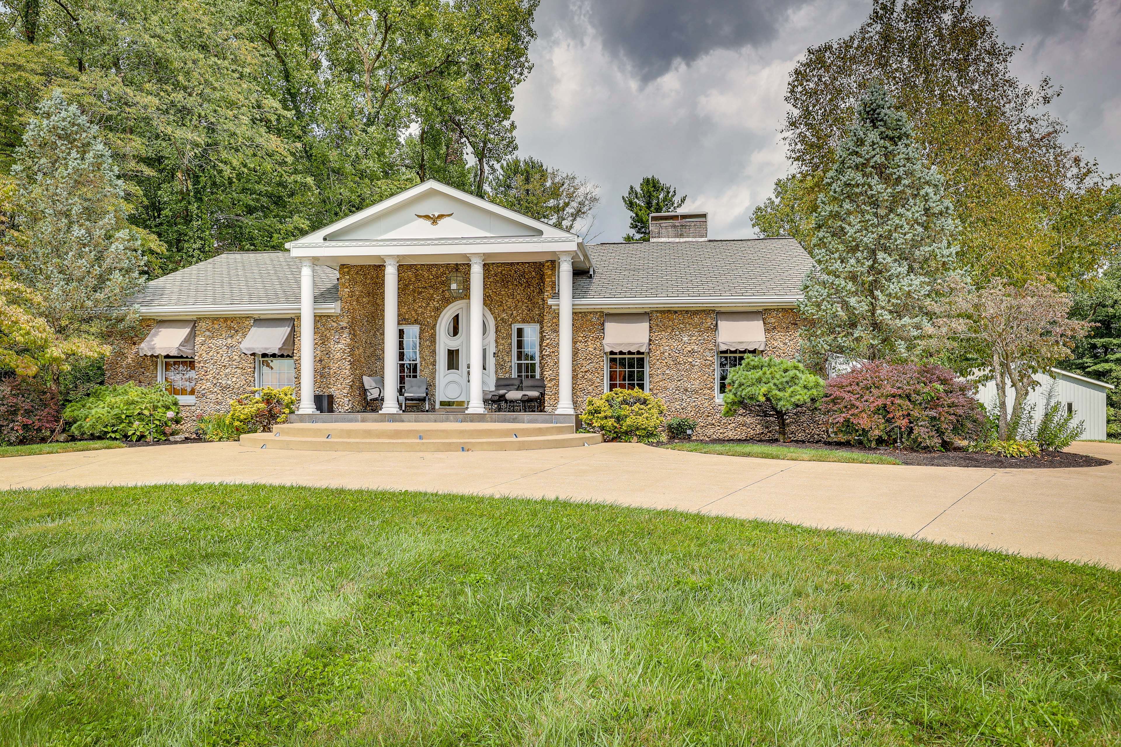 House Exterior | Furnished Porch