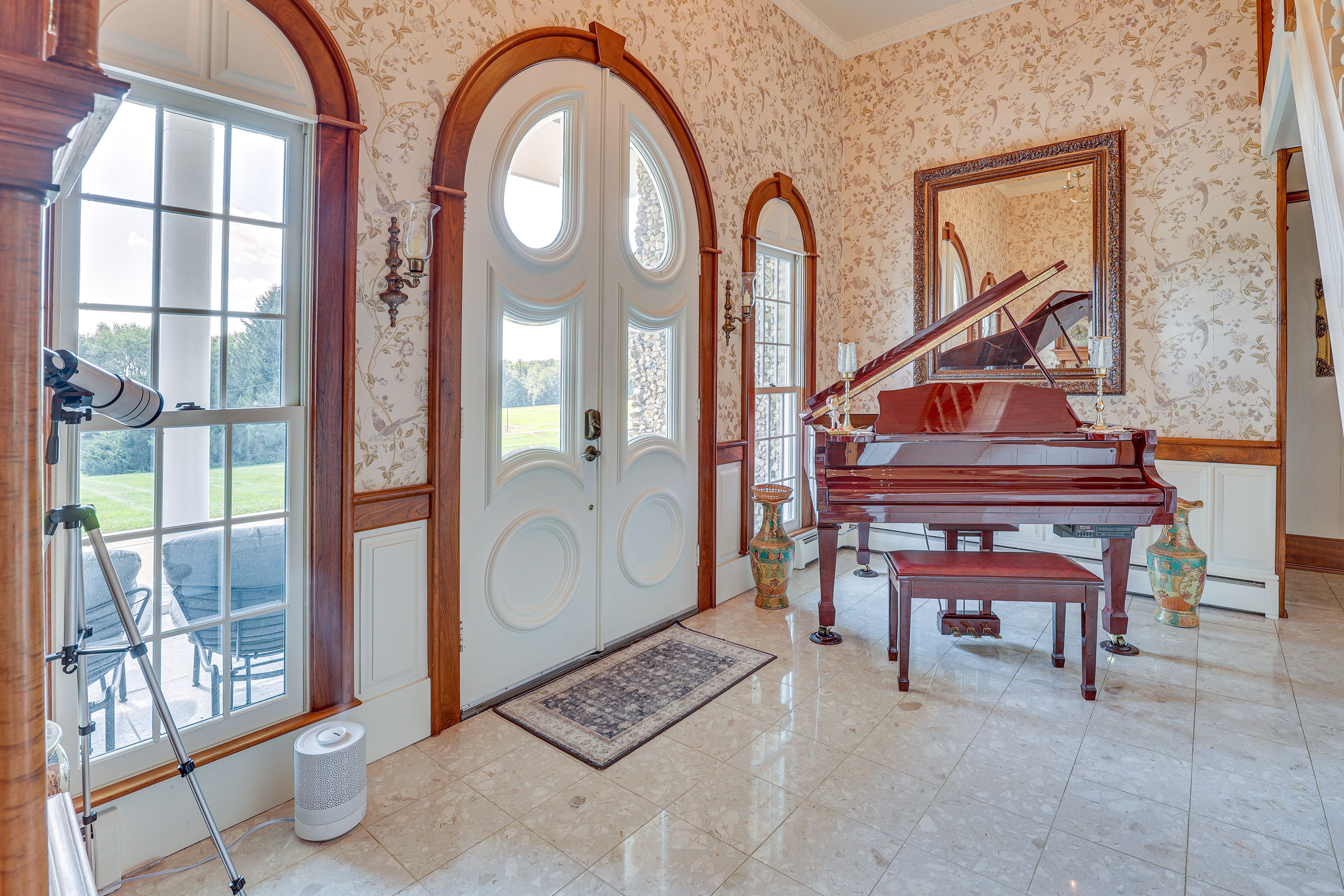 Foyer | Piano