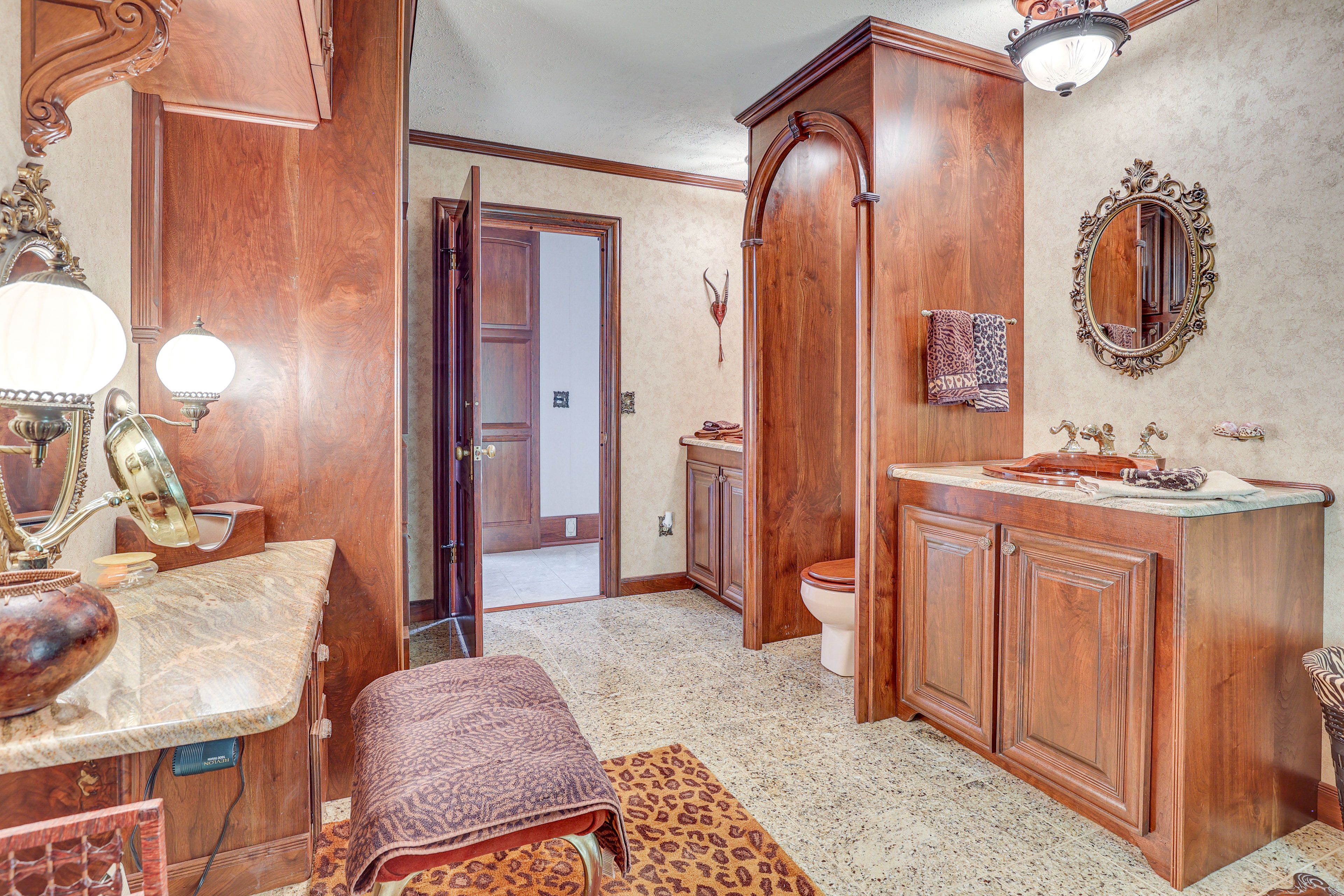 Full Bathroom | Complimentary Toiletries | 1st Floor