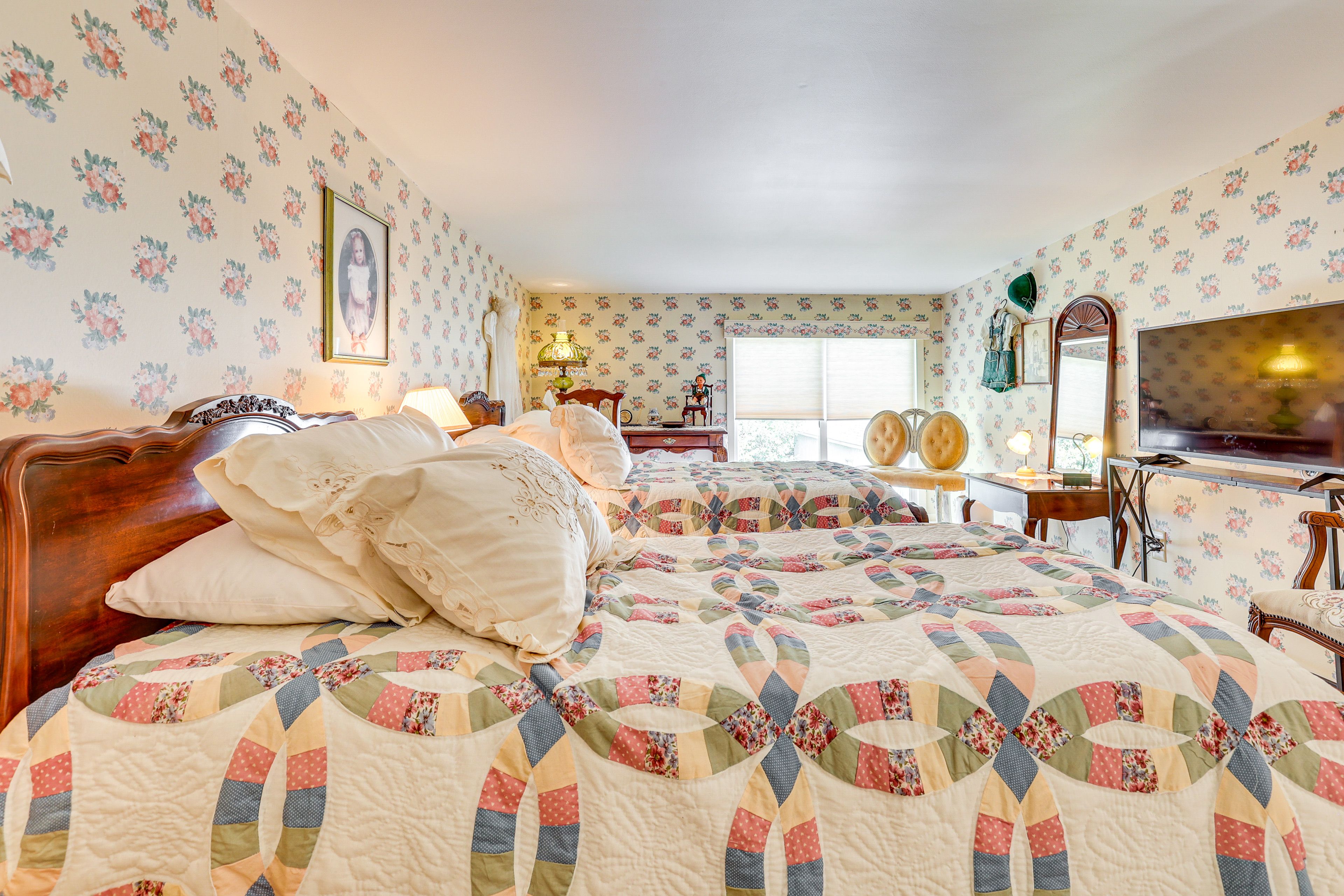 Bedroom 3 | 2 Twin Beds | Smart TV w/ Cable | 2nd Floor