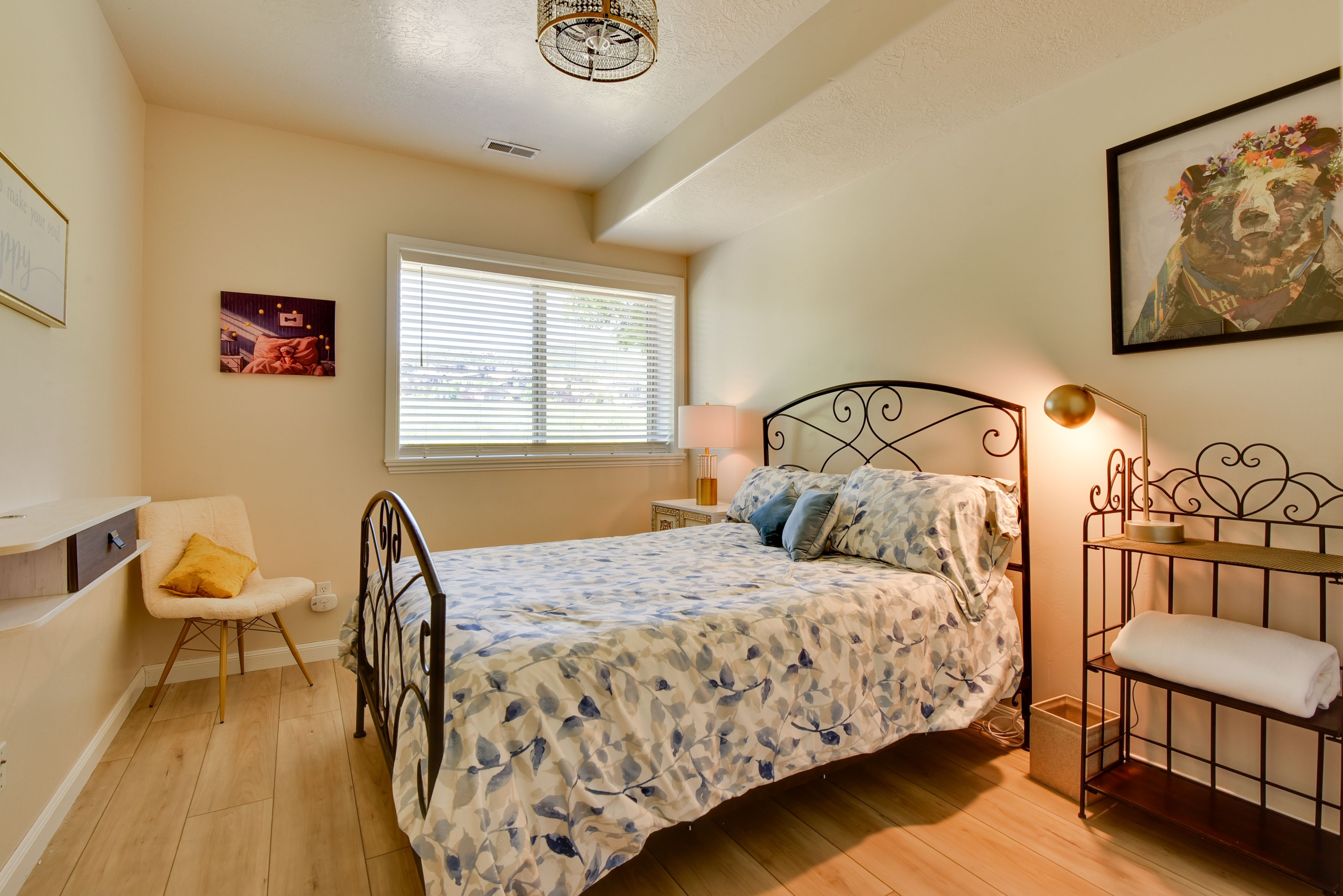 Bedroom 2 | Queen Bed | 1st Floor