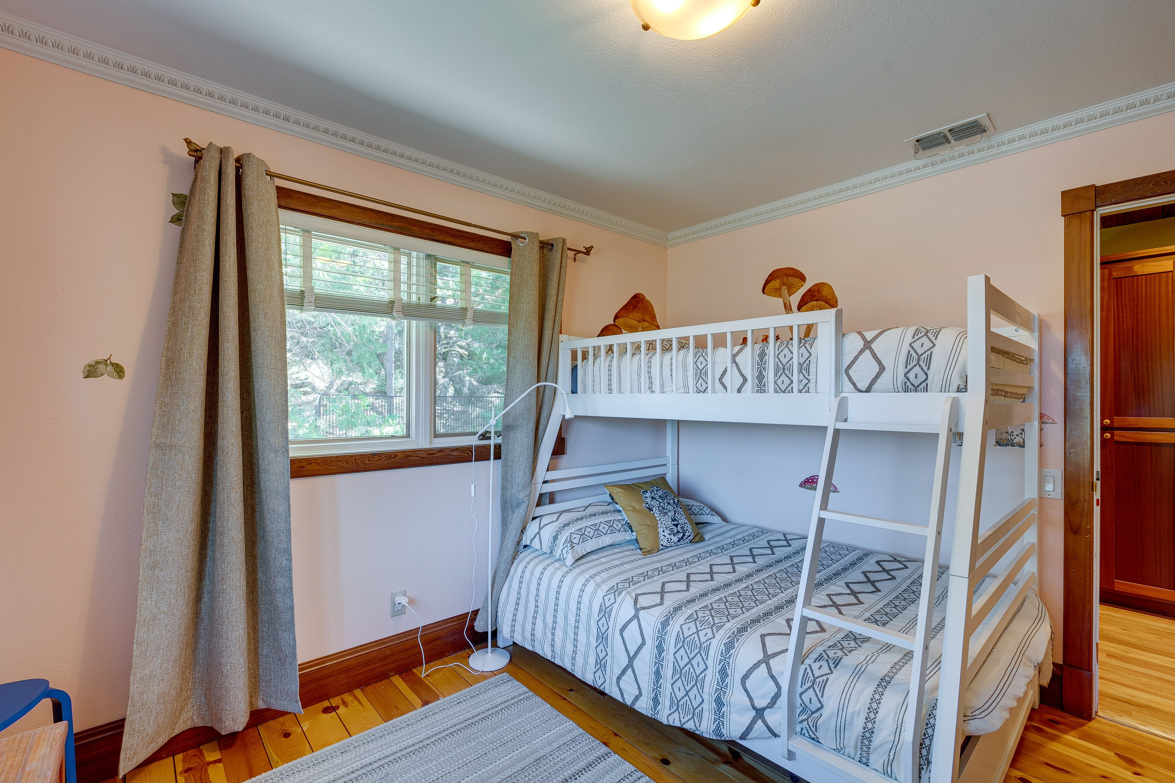 Bedroom 3 | Twin/Full Bunk Bed
