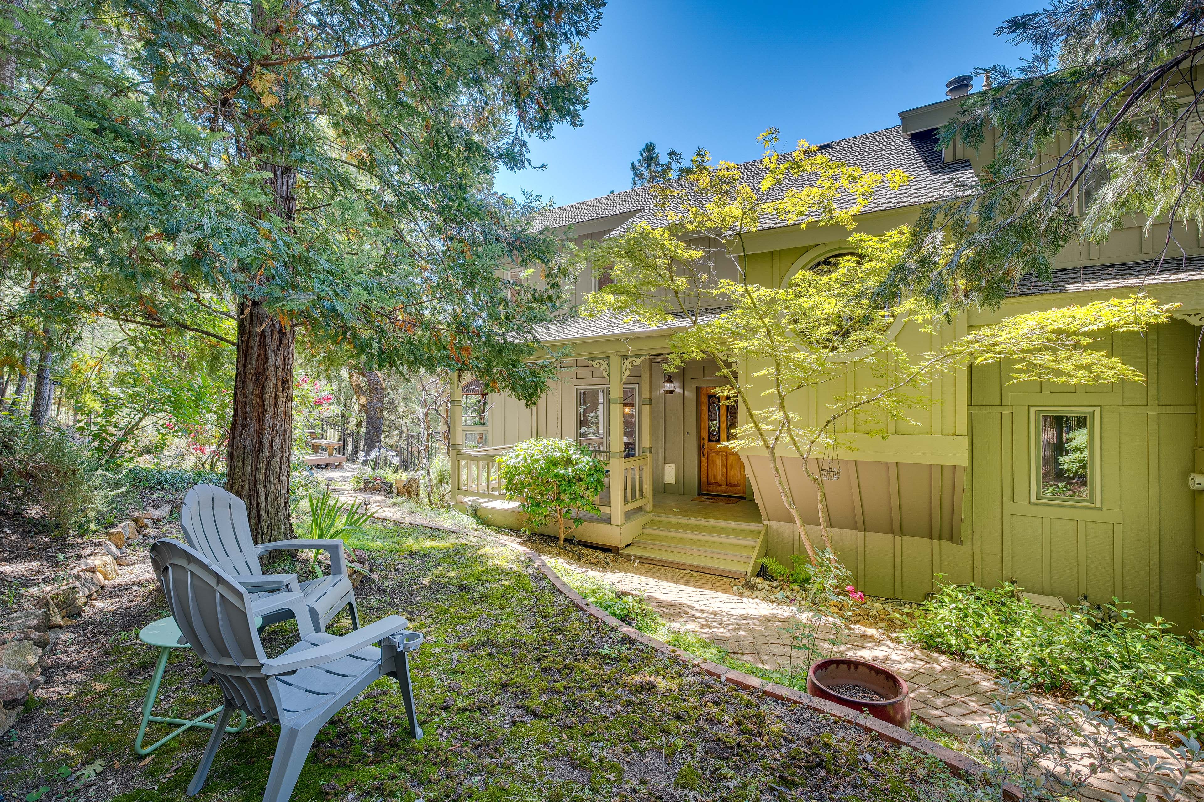 Exterior | Outdoor Seating
