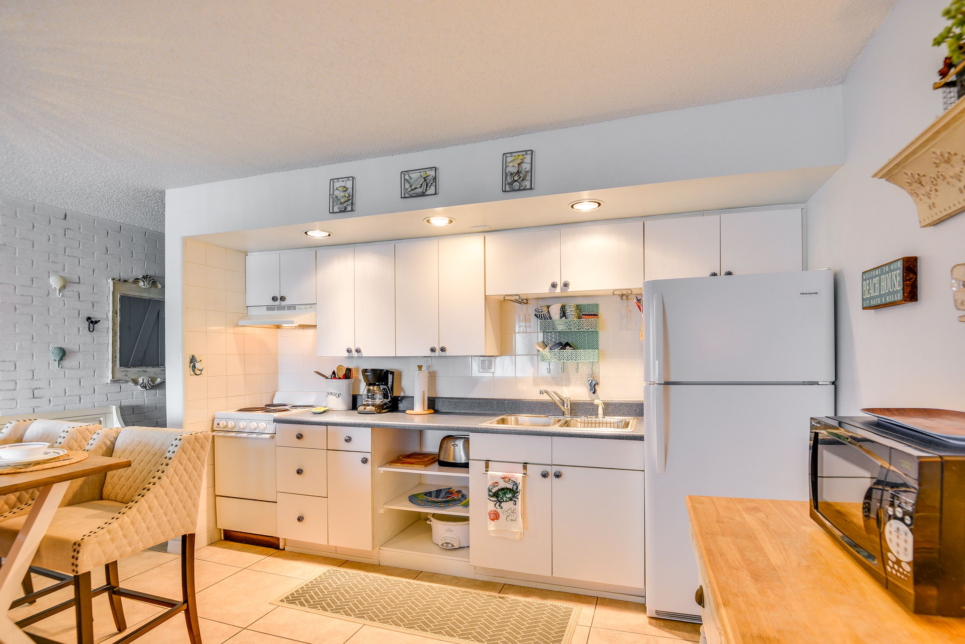 Kitchen | Cooking Basics | Coffee Maker | Paper Towels/Trash Bags Provided