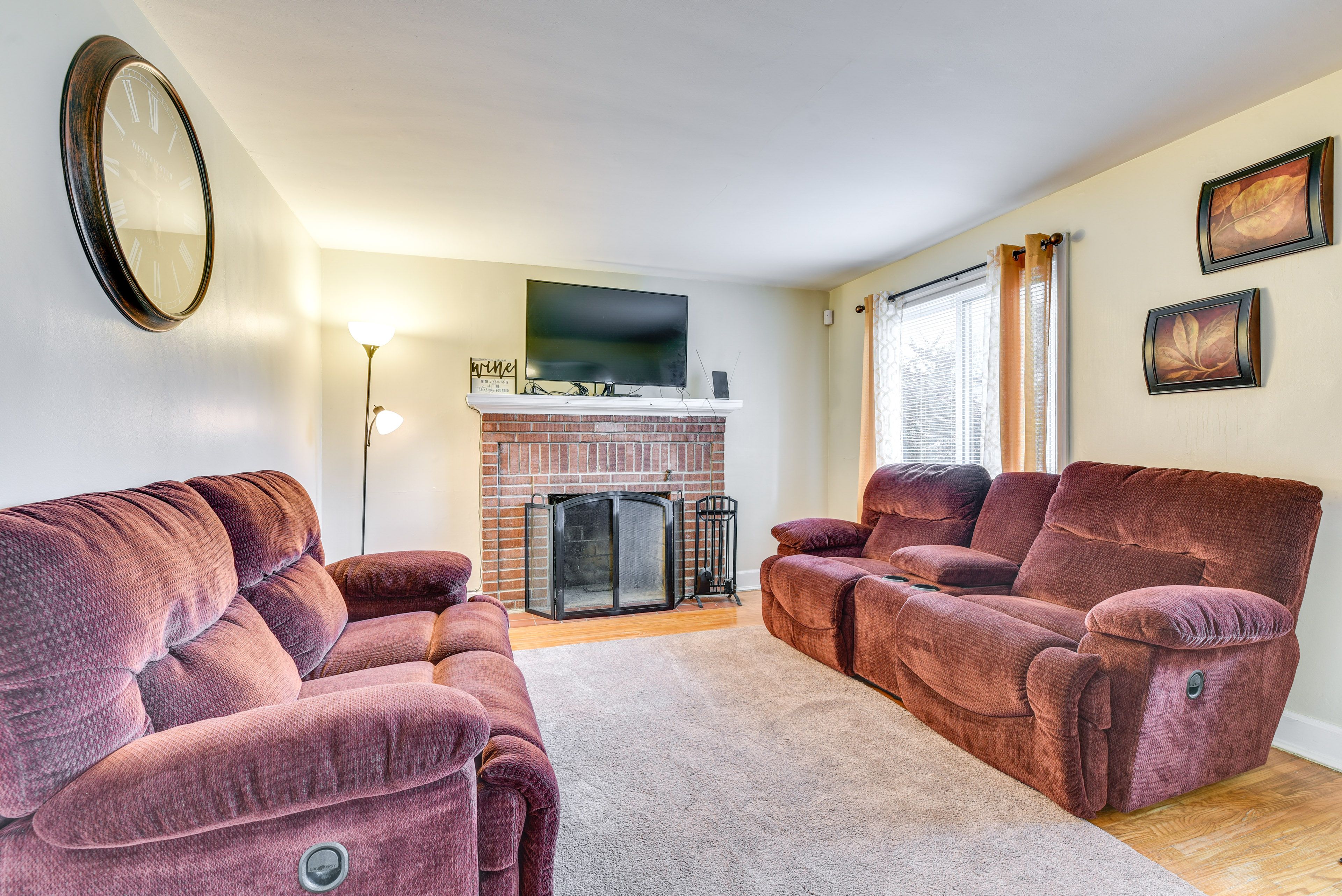 Living Room | Free WiFi | Smart TV | Fireplace | Central Heating & A/C