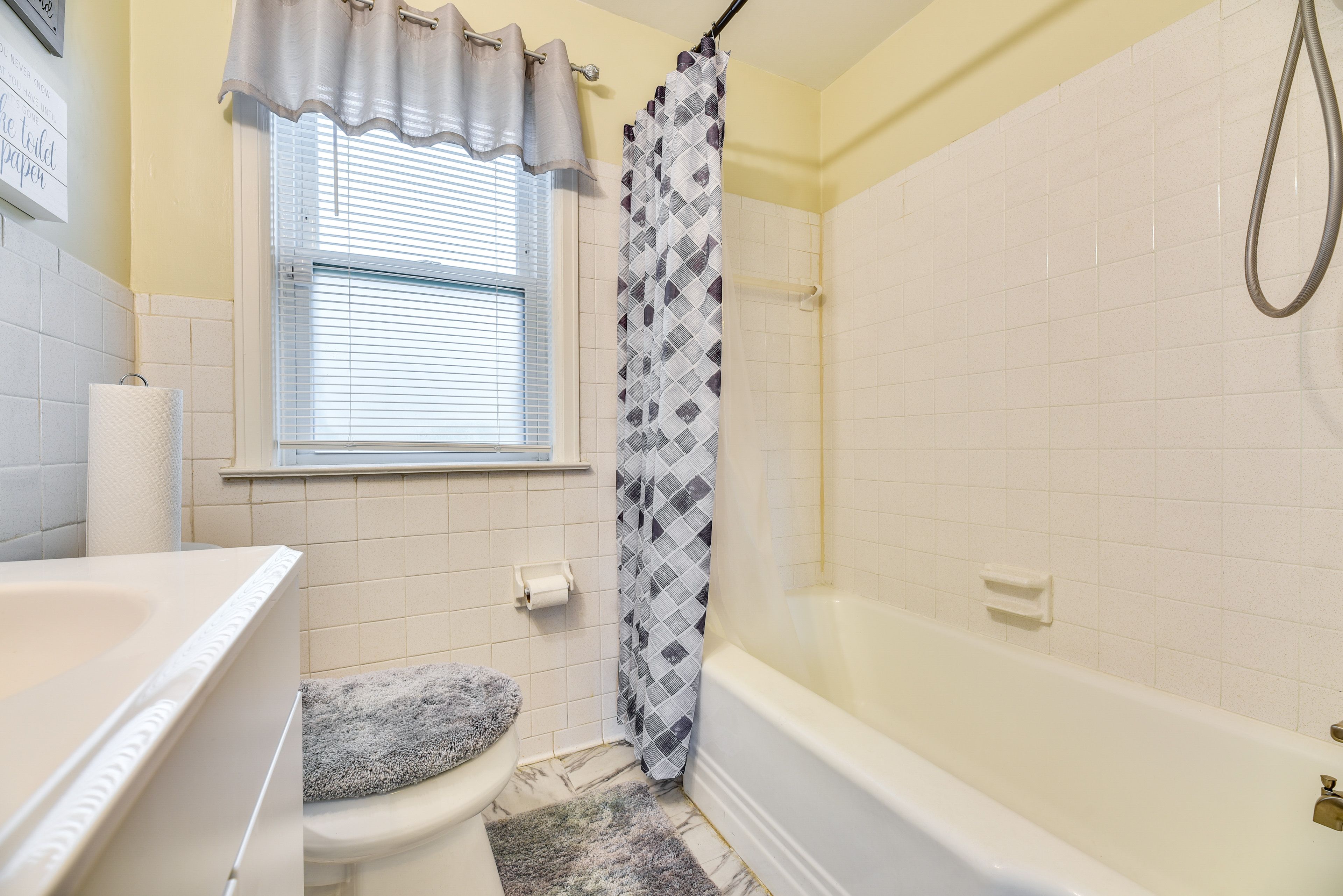 Full Bathroom | Complimentary Toiletries