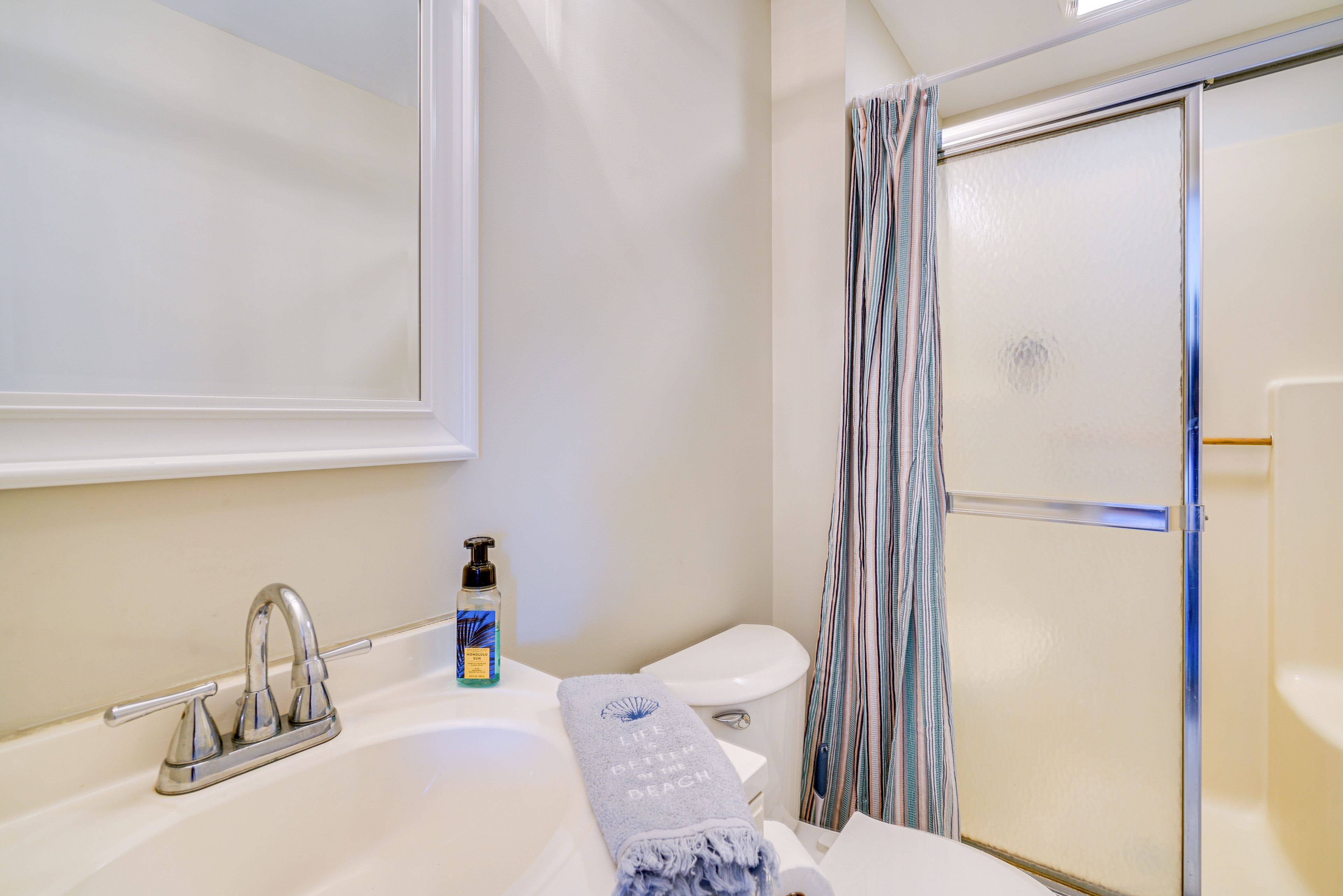 Bathroom | Complimentary Toiletries | Towels Provided