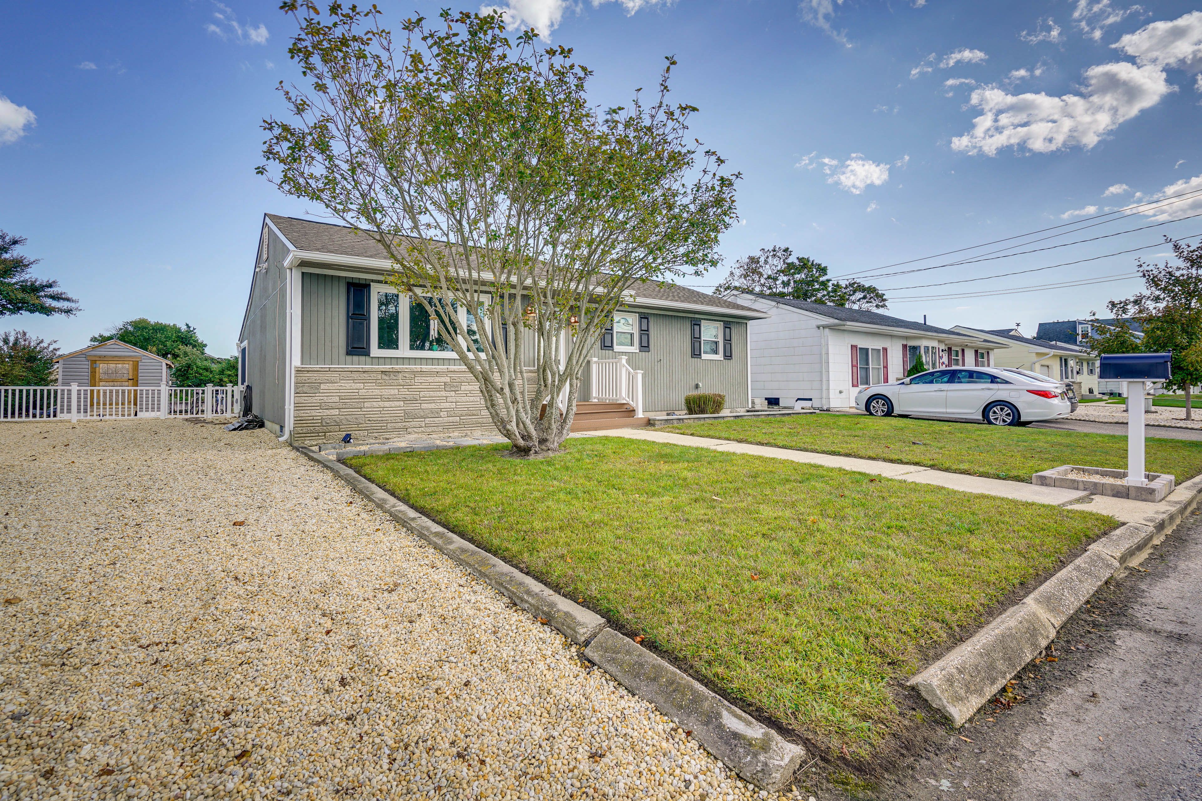 Exterior | Driveway (6 Vehicles) | Free Street Parking