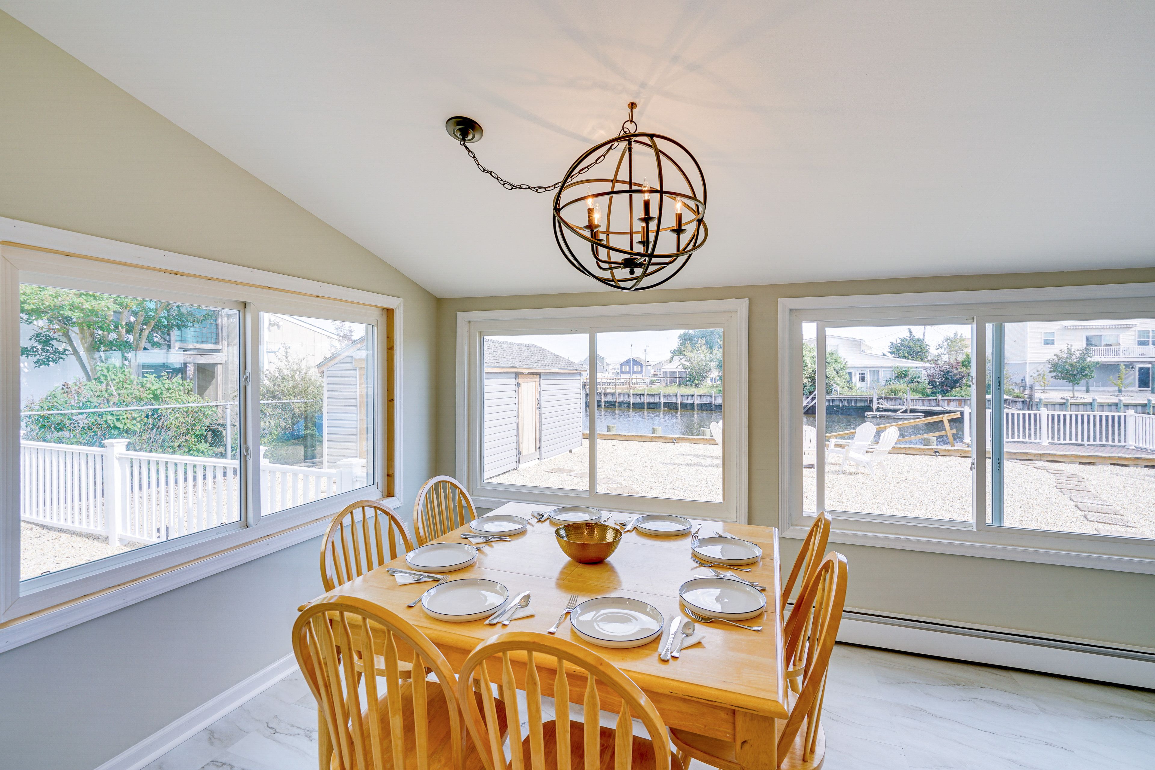 Dining Area | Dishware/Flatware Provided