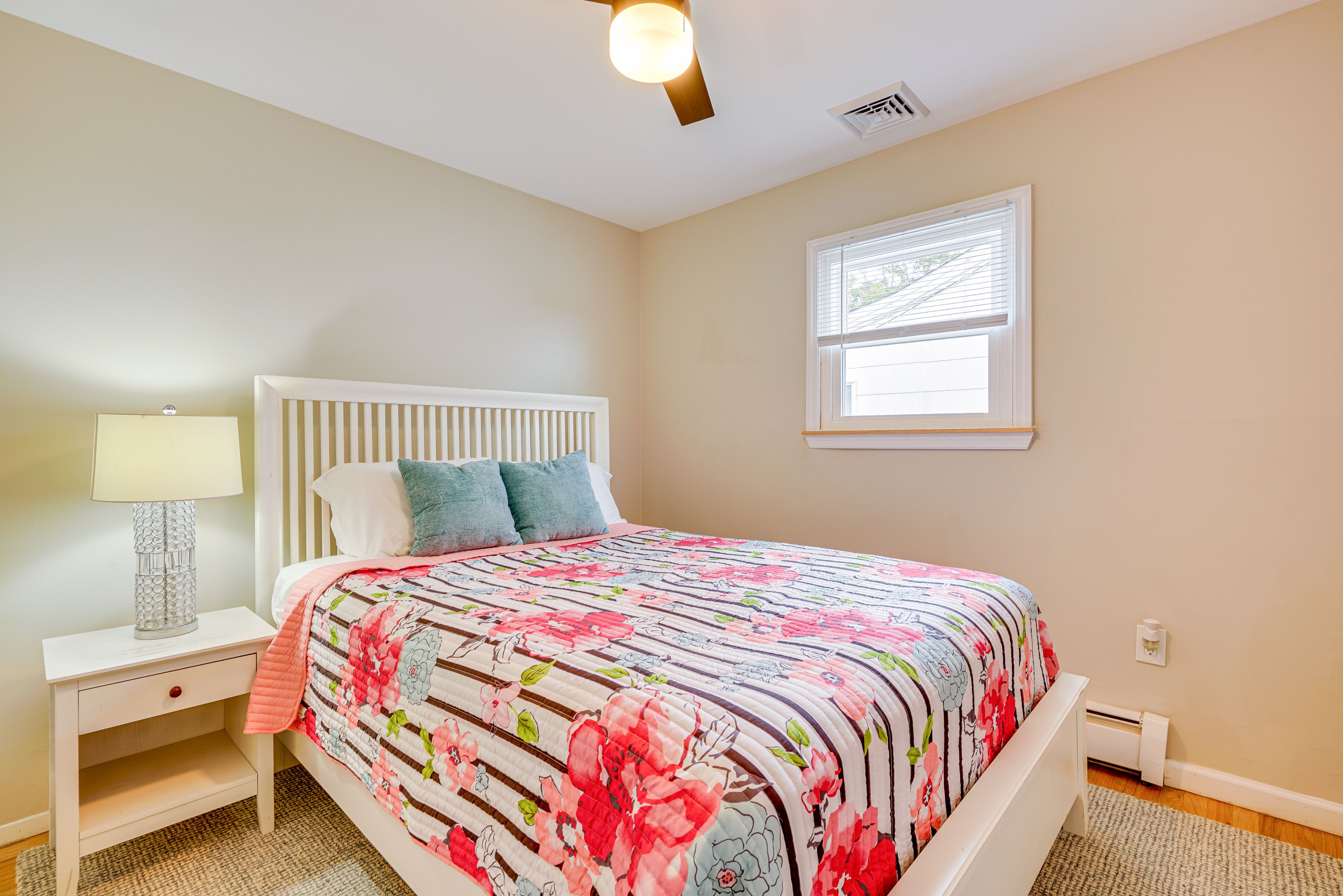 Bedroom 2 | Queen Bed