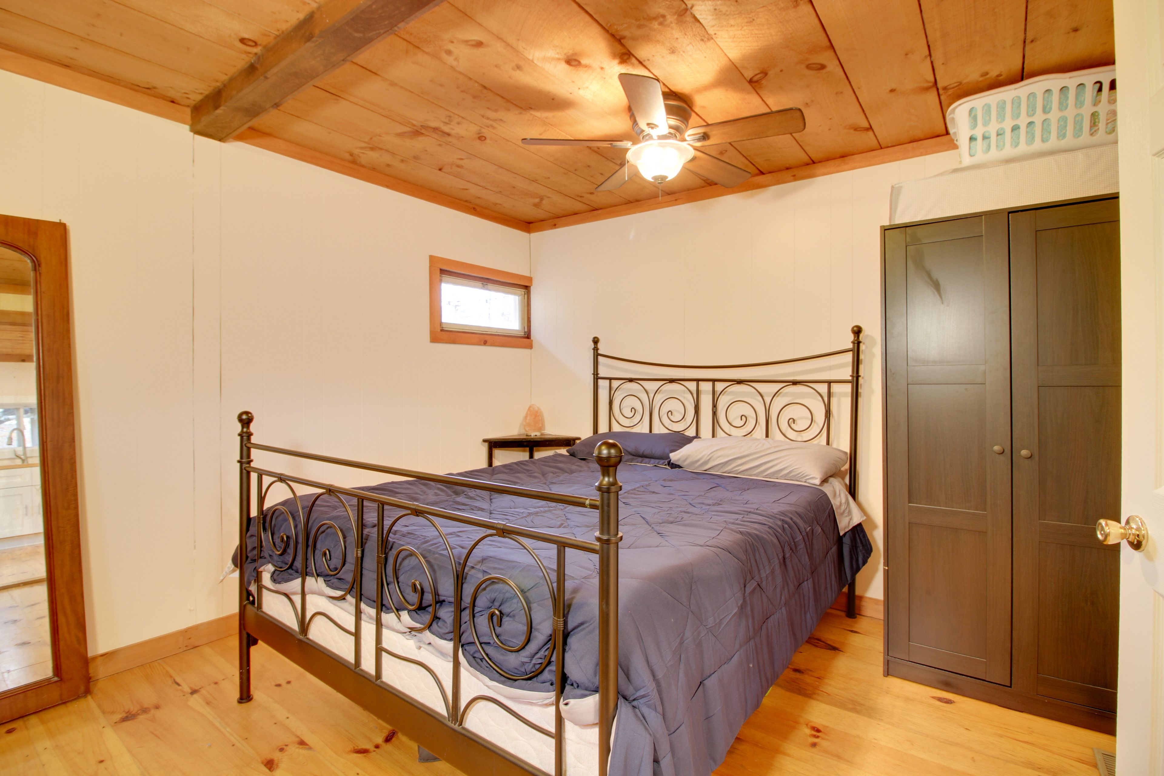 Bedroom 1 | Queen Bed | Linens Provided