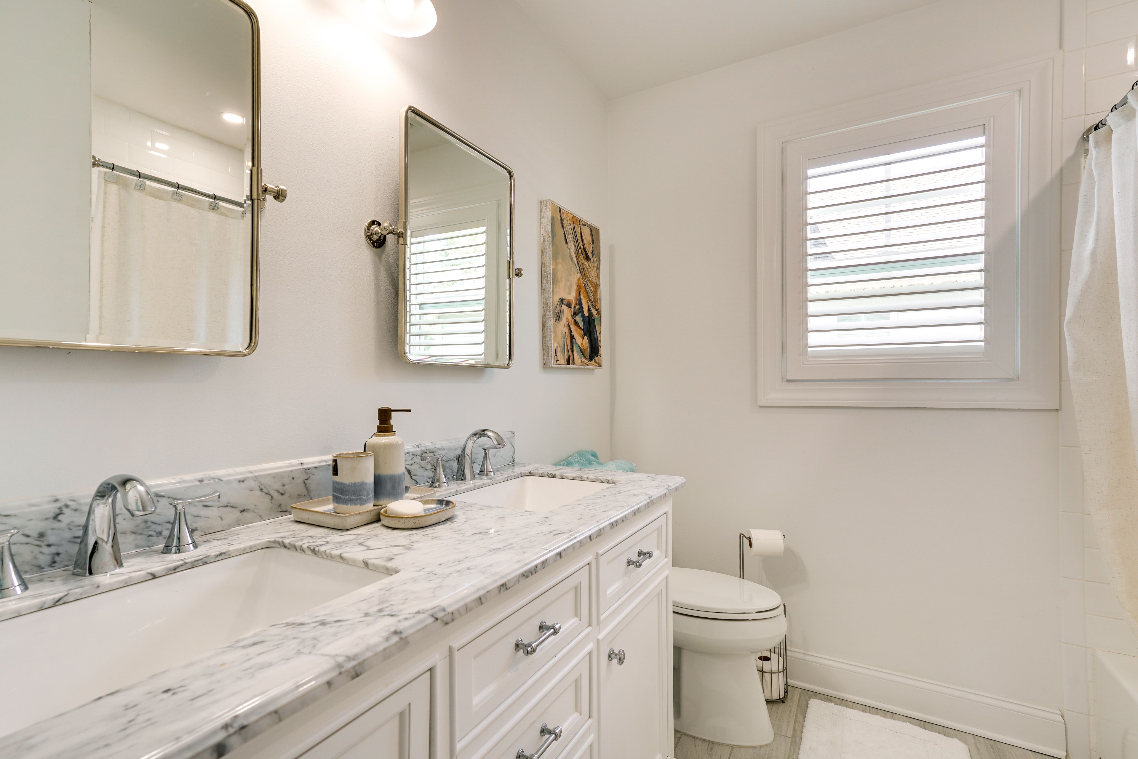 Full Bathroom | 2nd Floor