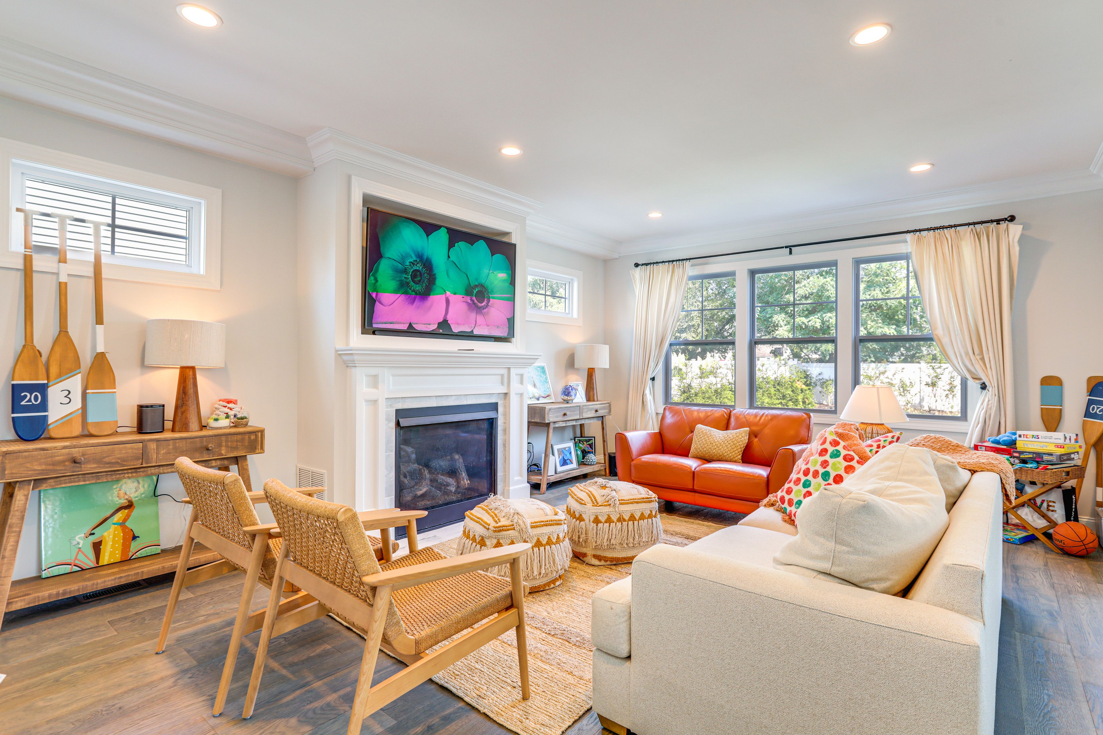 Living Room | 1st Floor | Gas Fireplace | Central Heating & A/C | Free WiFi
