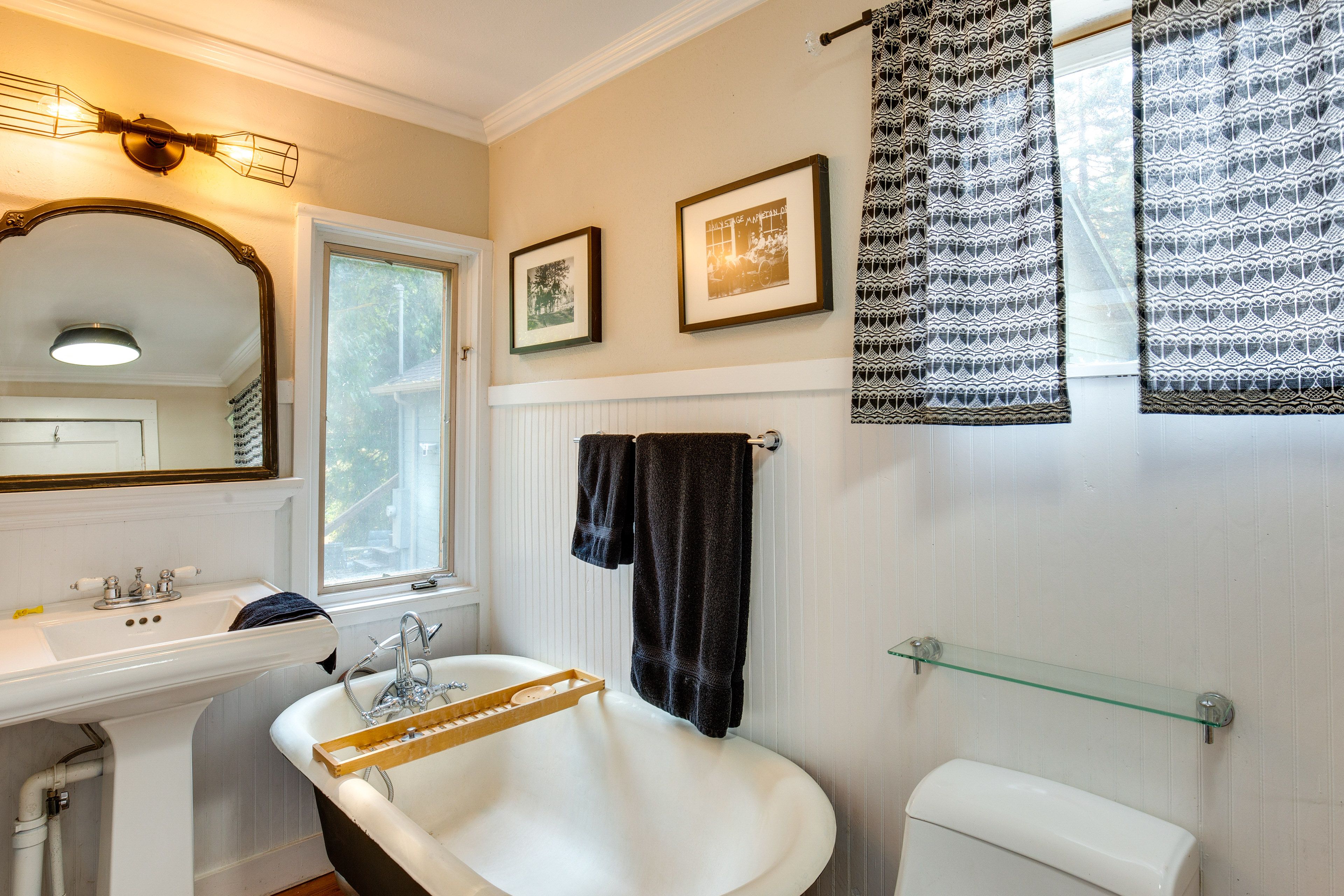 Full Bathroom | Soaking Tub