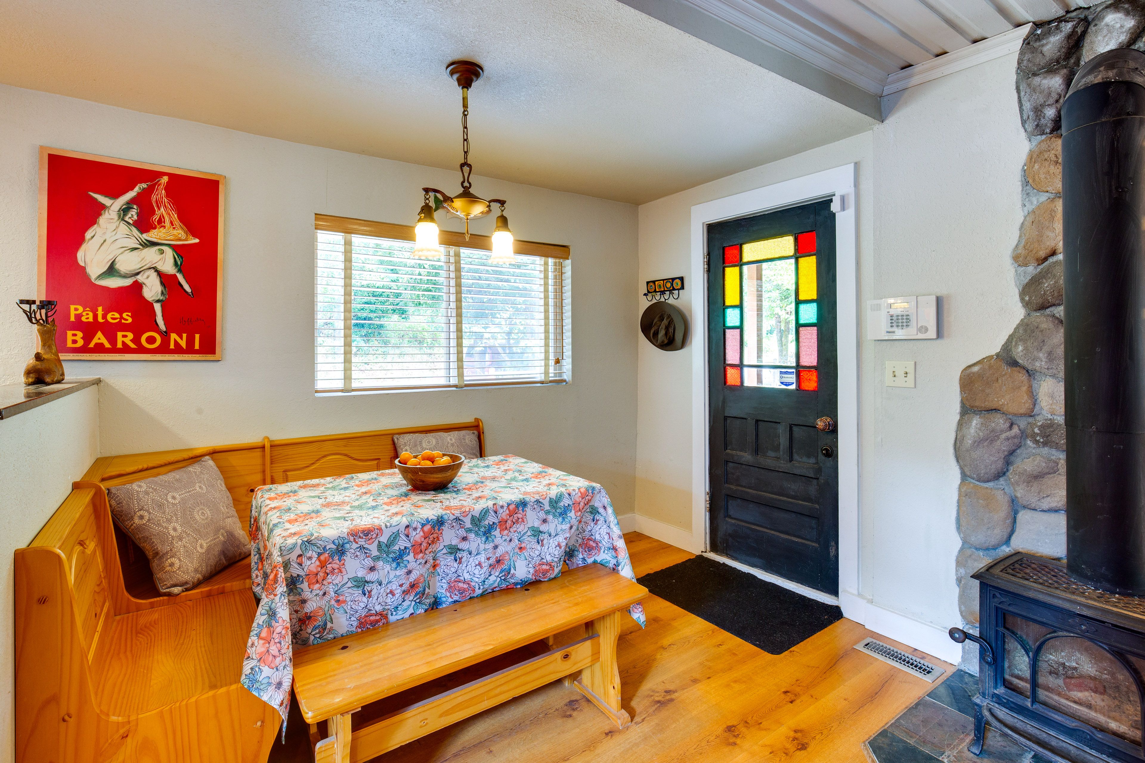 Dining Area | Dishware & Flatware Provided