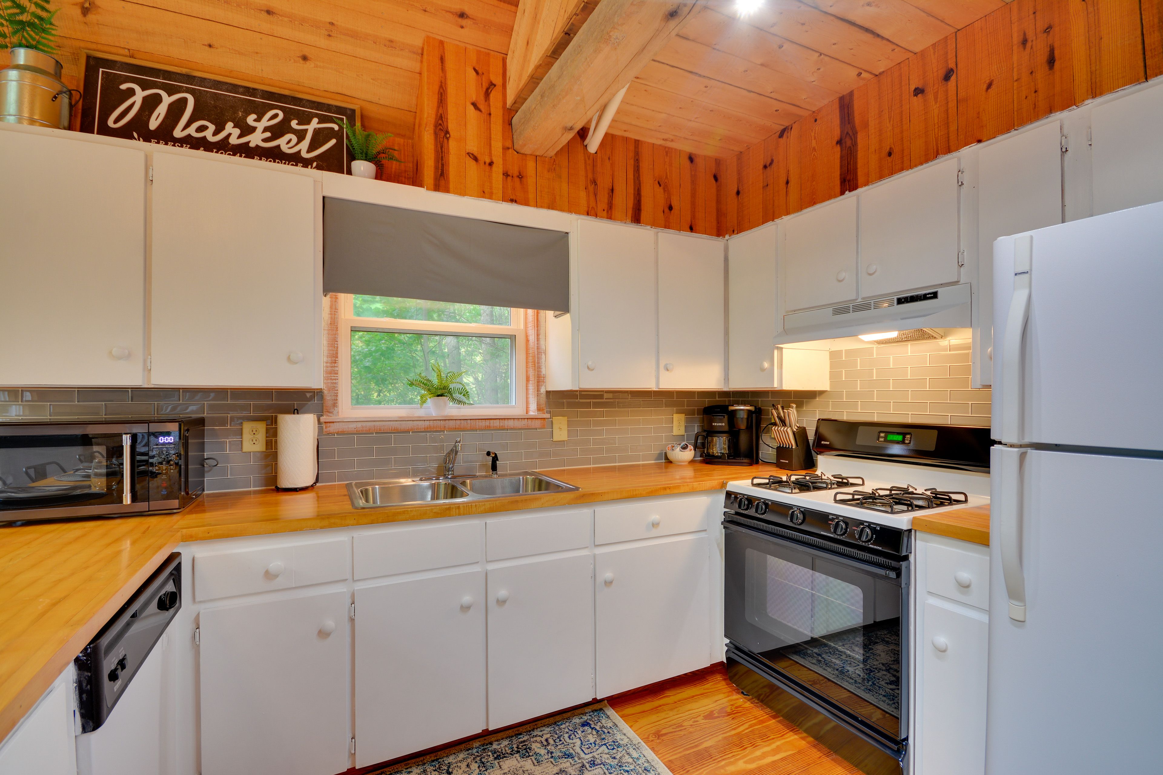 Kitchen | Drip/Keurig Coffee Maker | Toaster