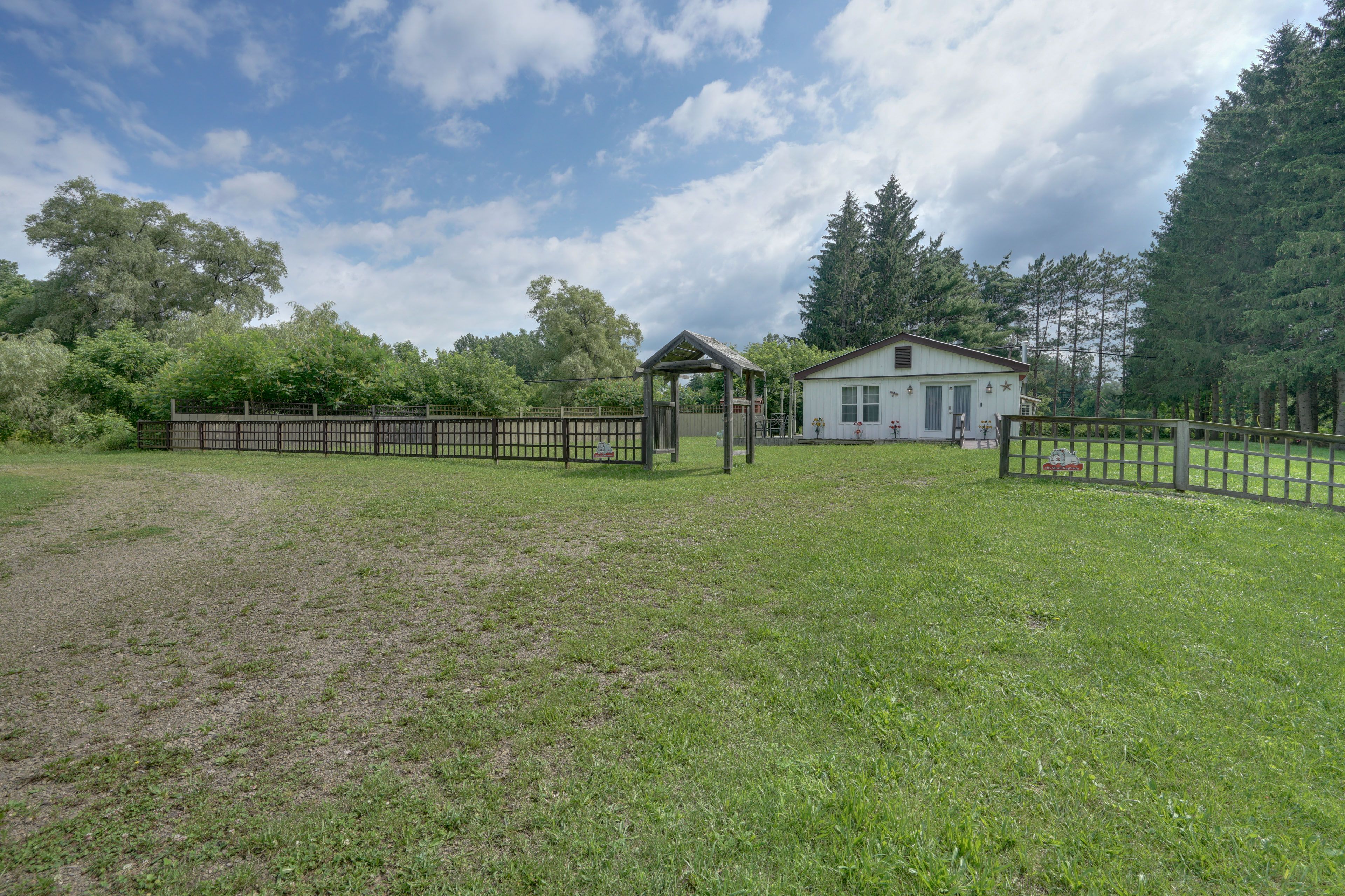 Gravel Driveway (4 Vehicles) | RV/Trailer Parking | No Parking Inside Fence