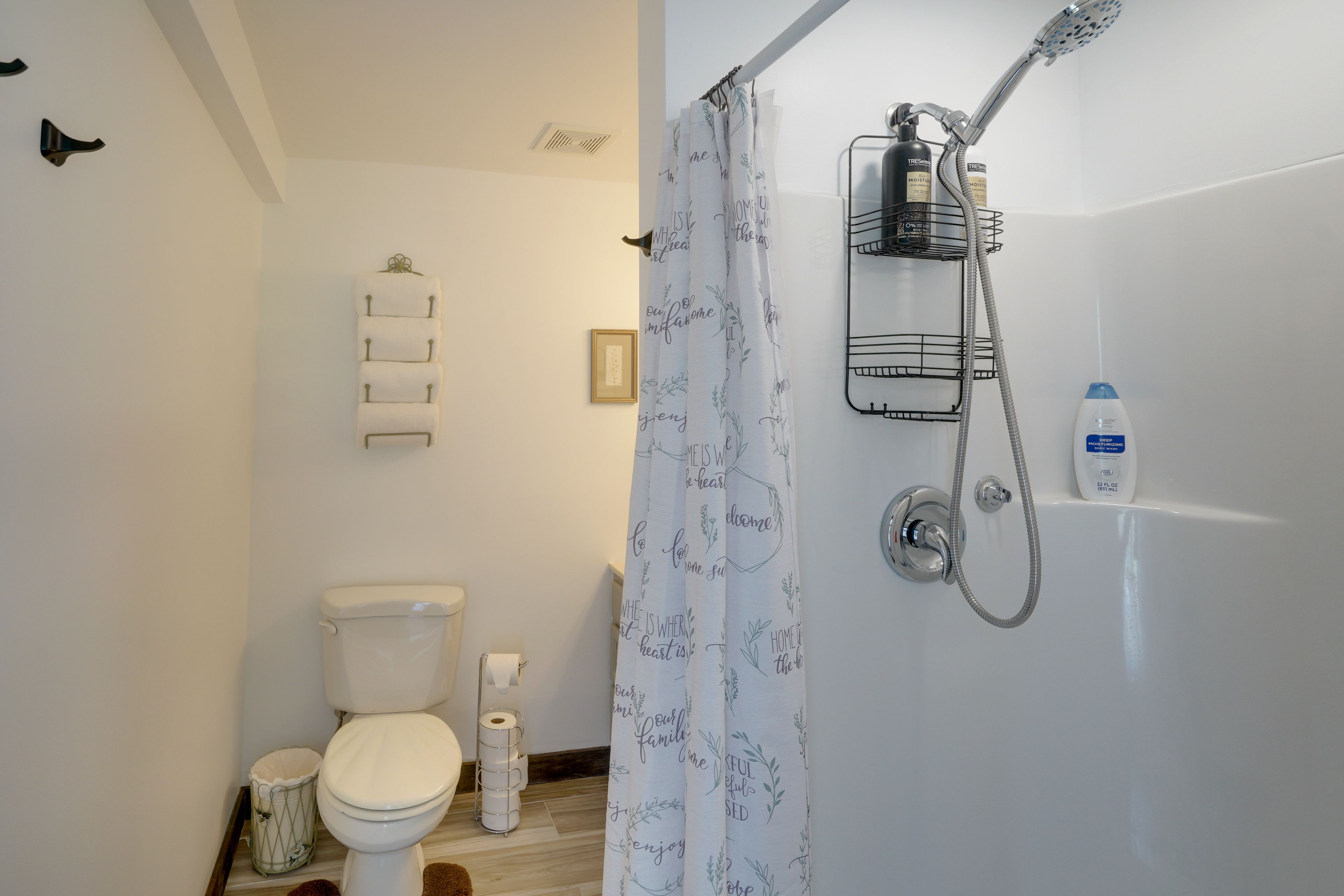 Full Bathroom | Complimentary Toiletries | Hair Dryer | Towels Provided