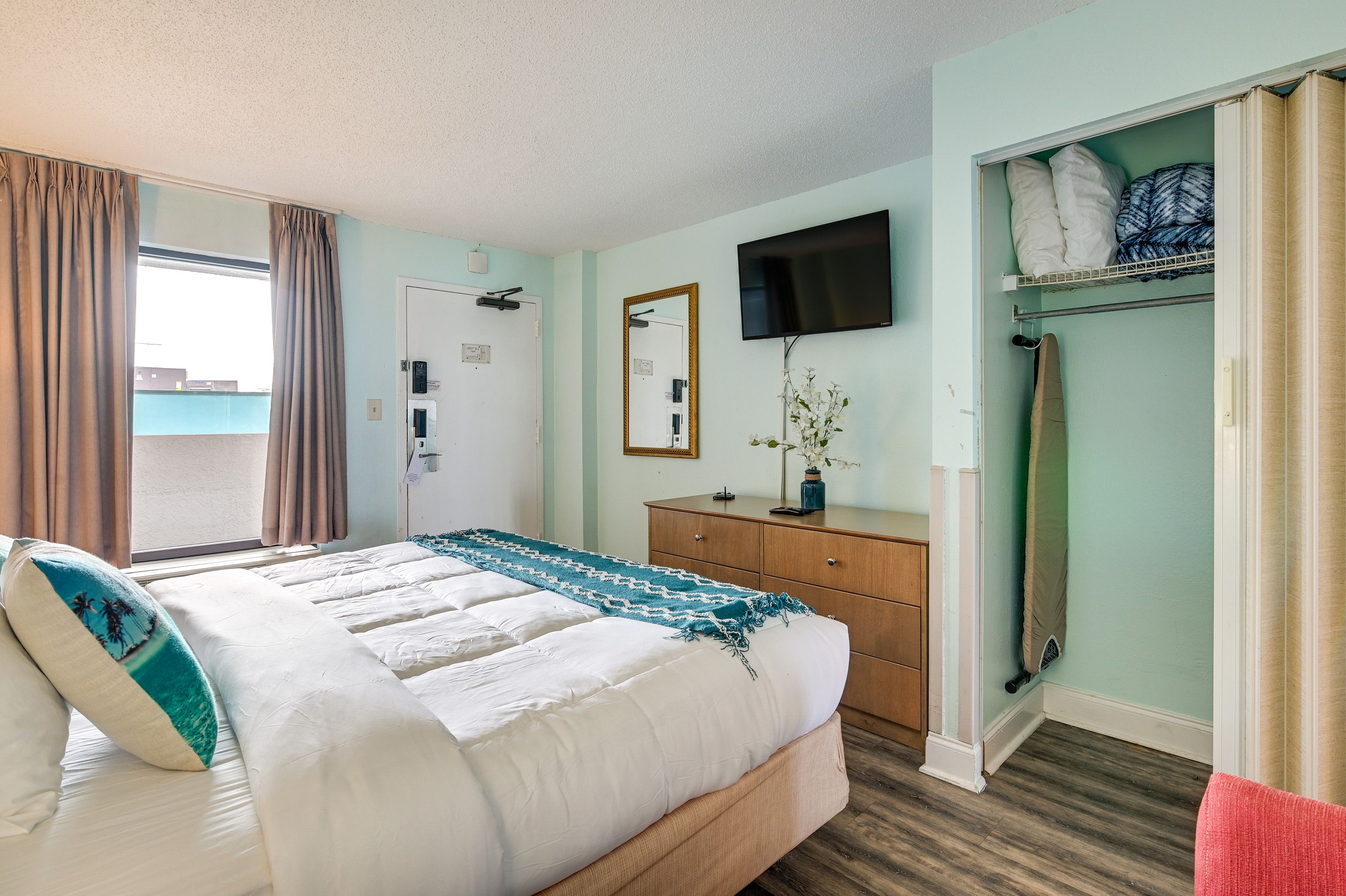 Bedroom | King Bed | Linens Provided | Hangers