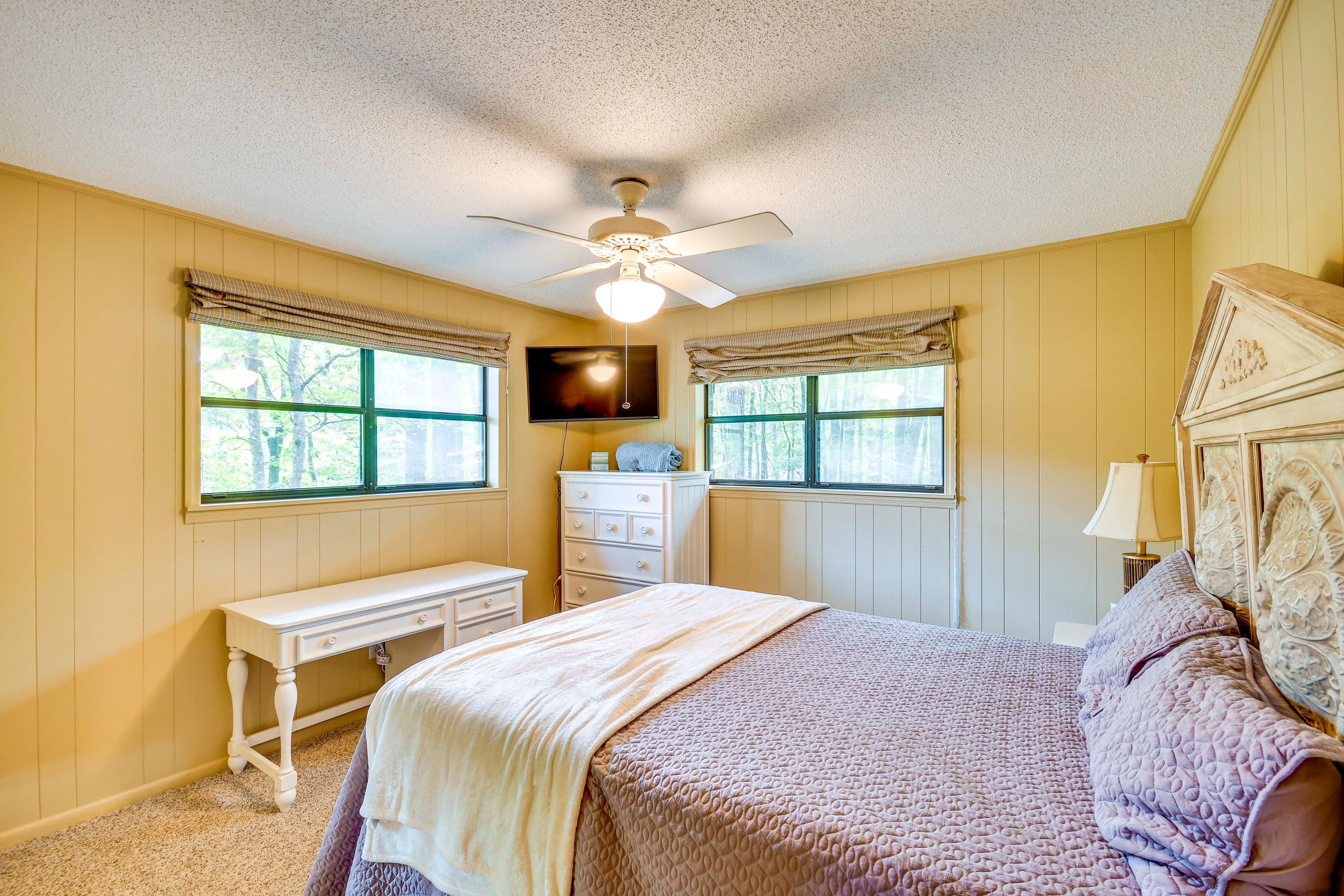 Bedroom 1 | Queen Bed | Linens & Towels Provided