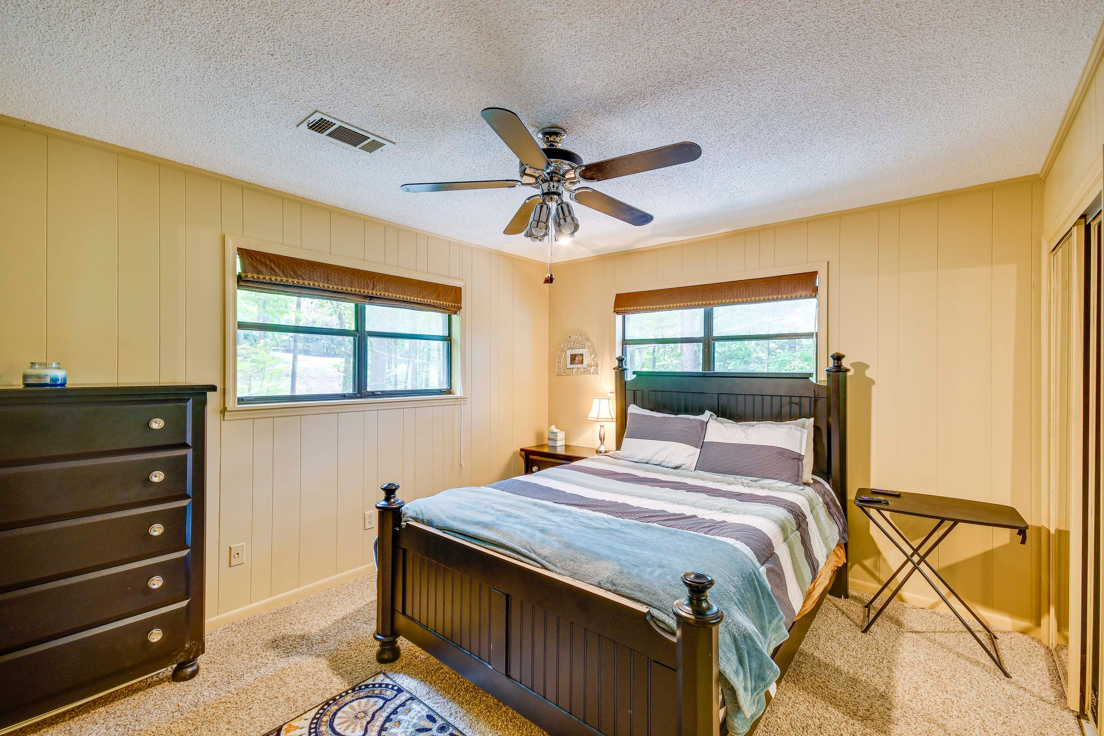 Bedroom 2 | Queen Bed