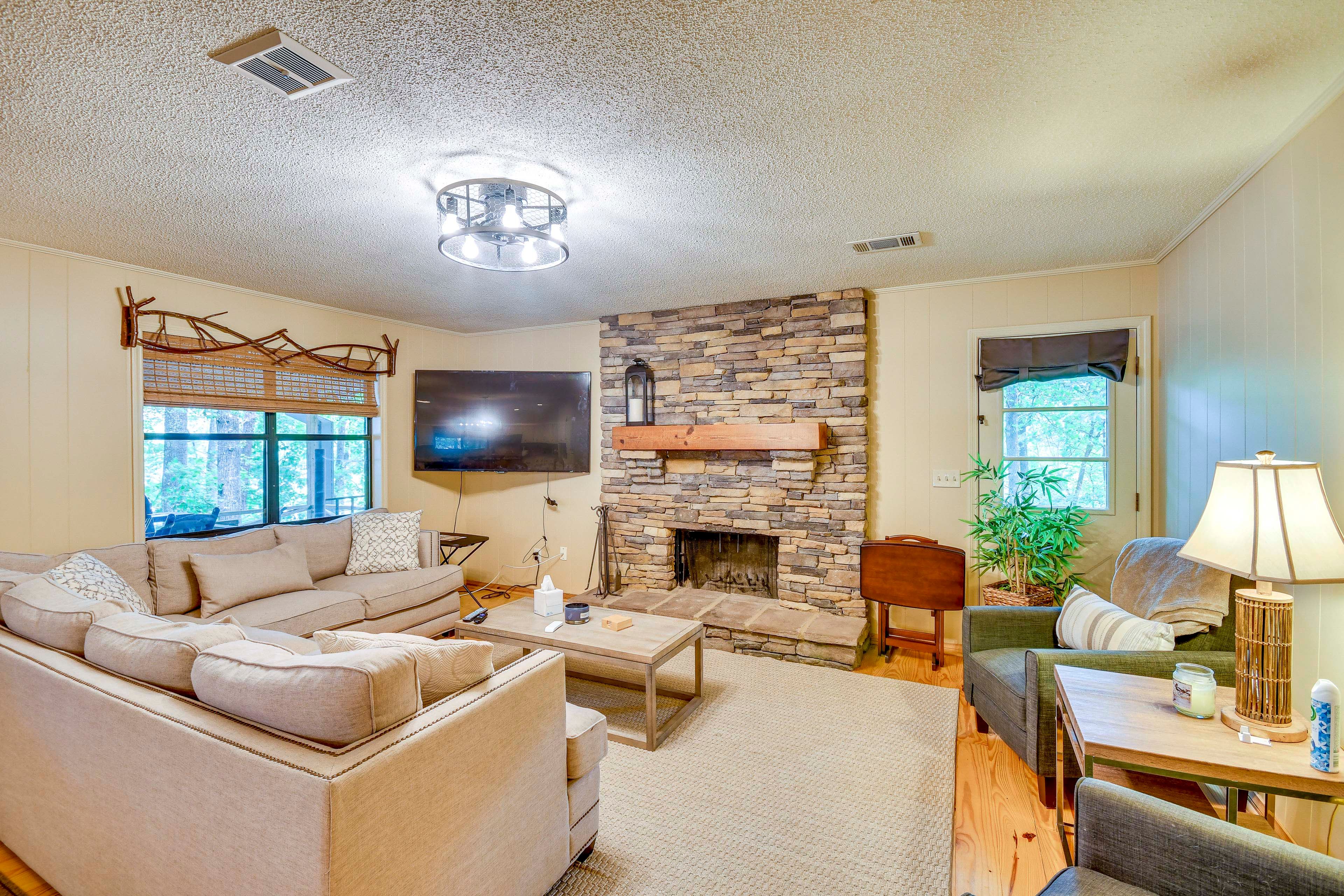 Living Room | 2,200 Sq Ft | Smart TVs | Free WiFi