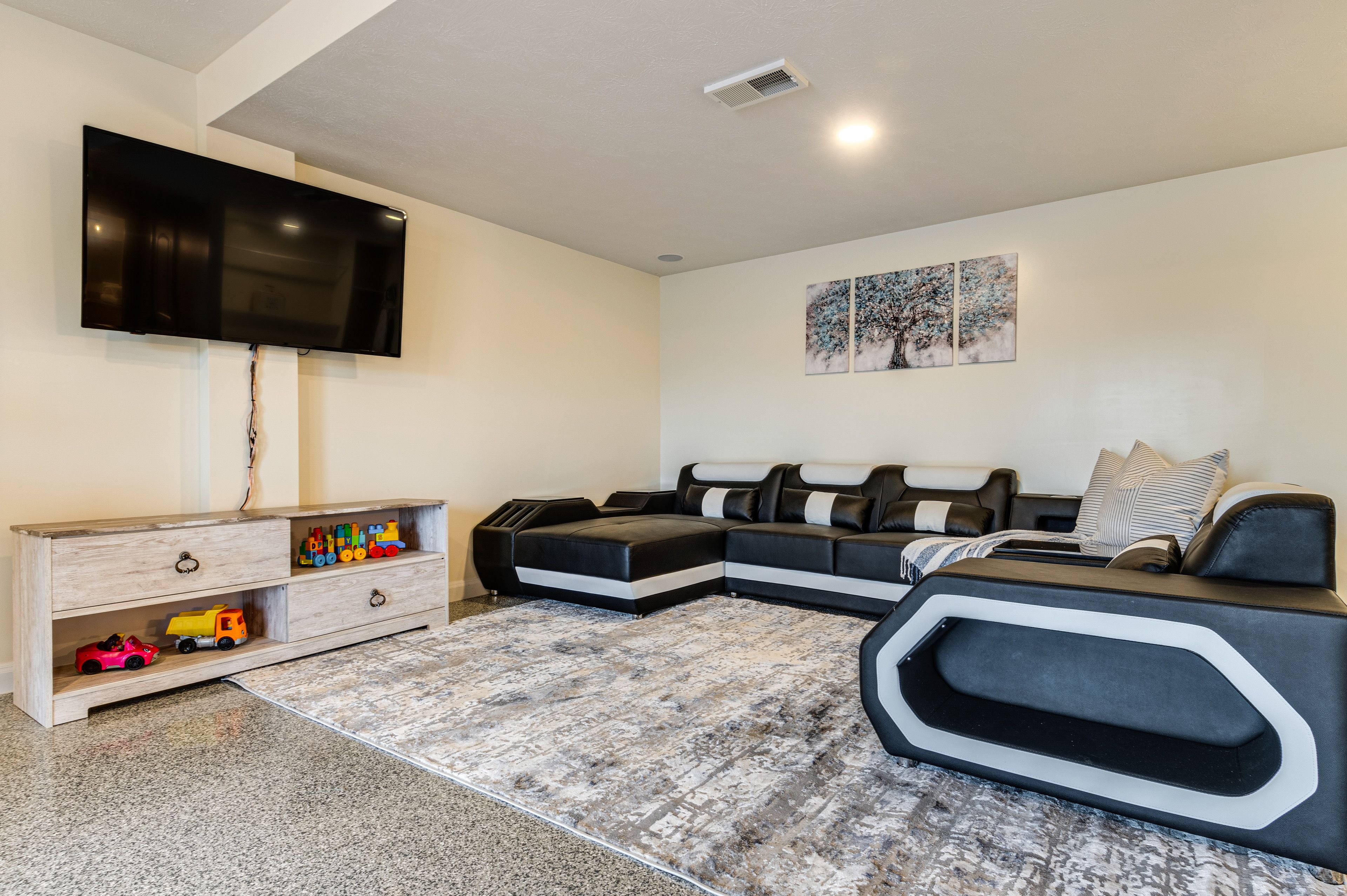 Family Room | Smart TV | Lower Level