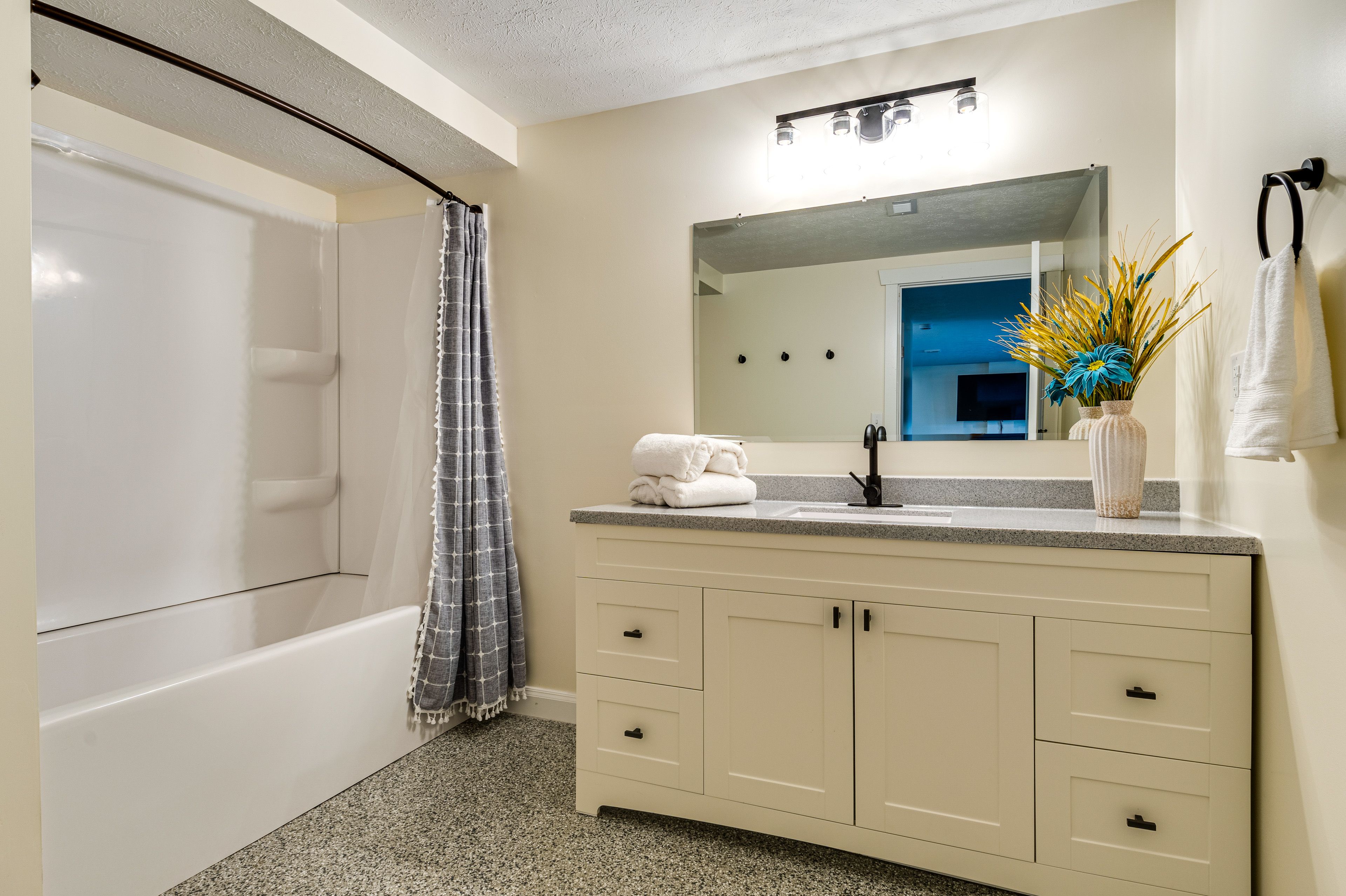 Full Bathroom | Lower Level