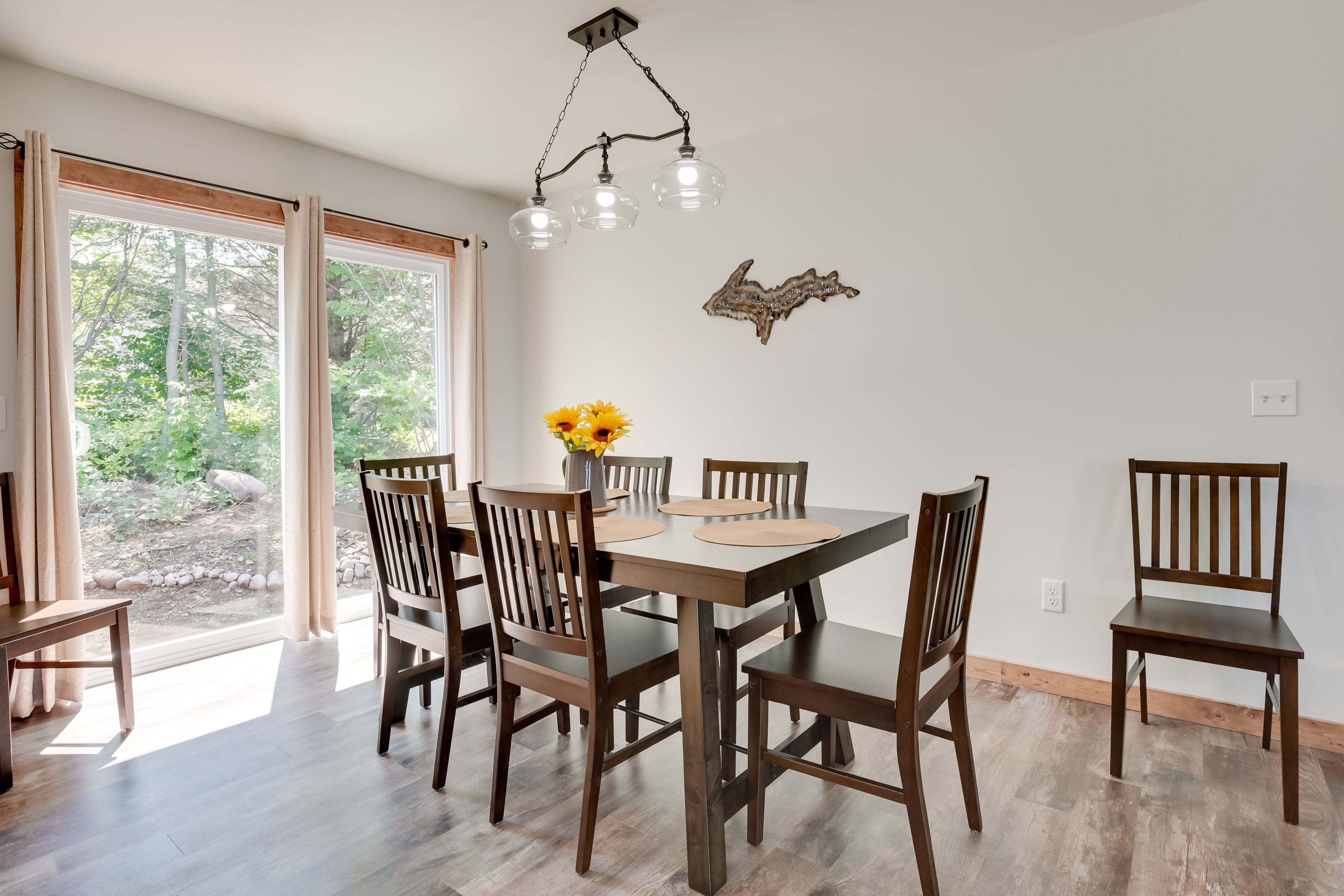 Dining Area | Dishware/Flatware | Trash Bags/Paper Towels