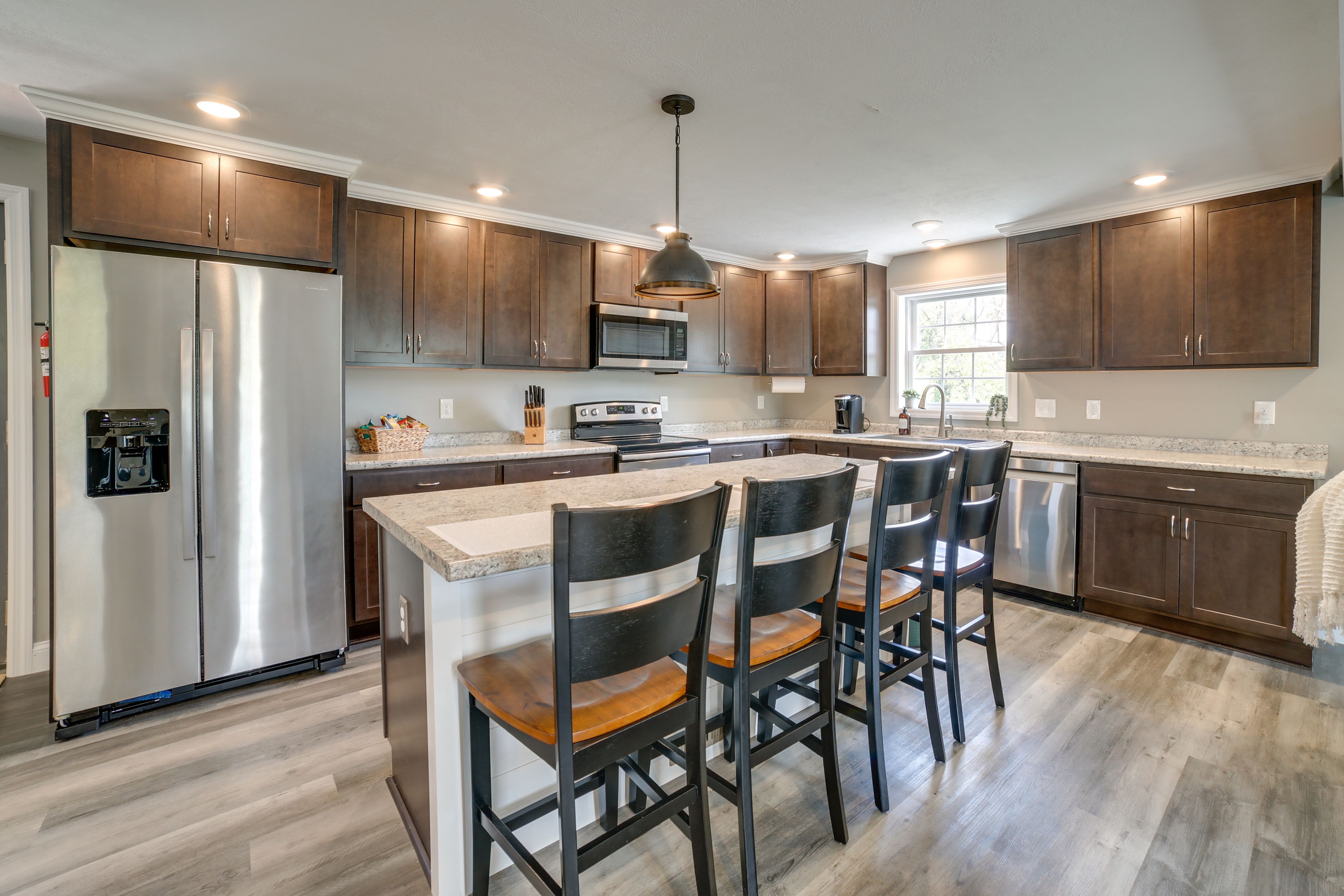 Kitchen | Keyless Entry | Central Air Conditioning