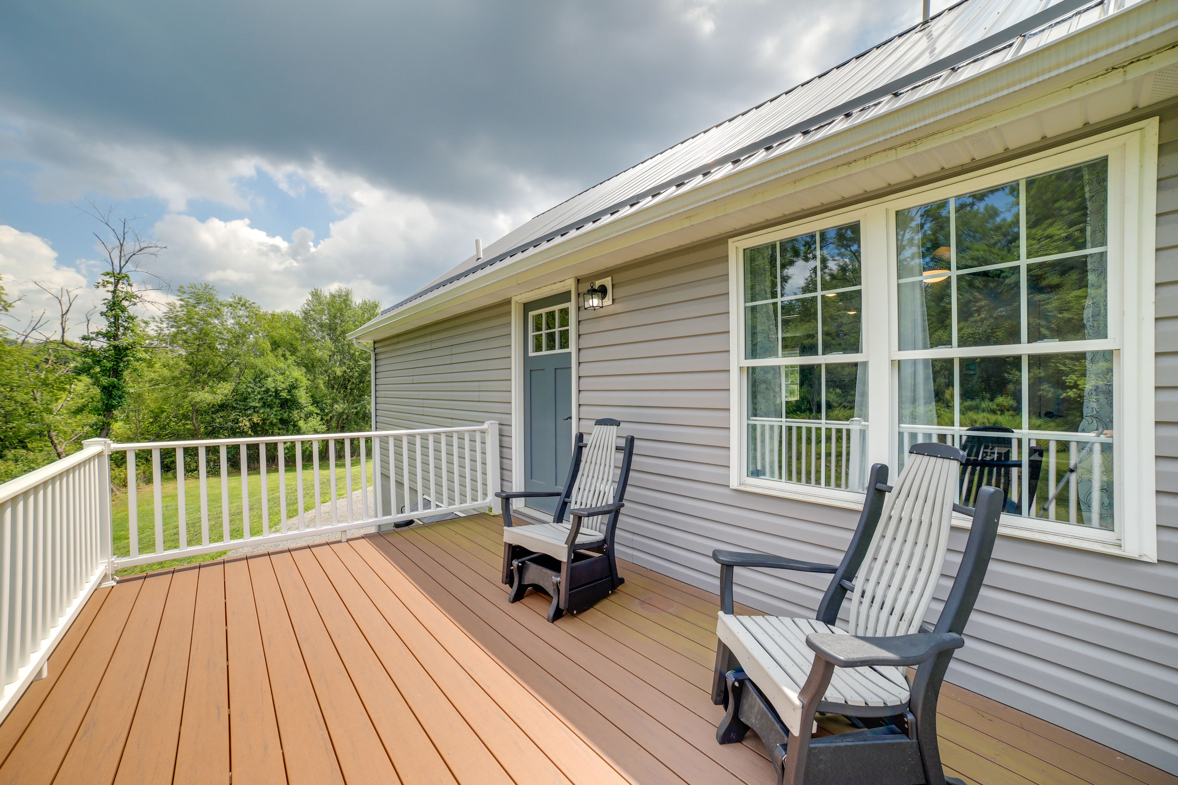 Outdoor Space | Private Deck w/ Seating