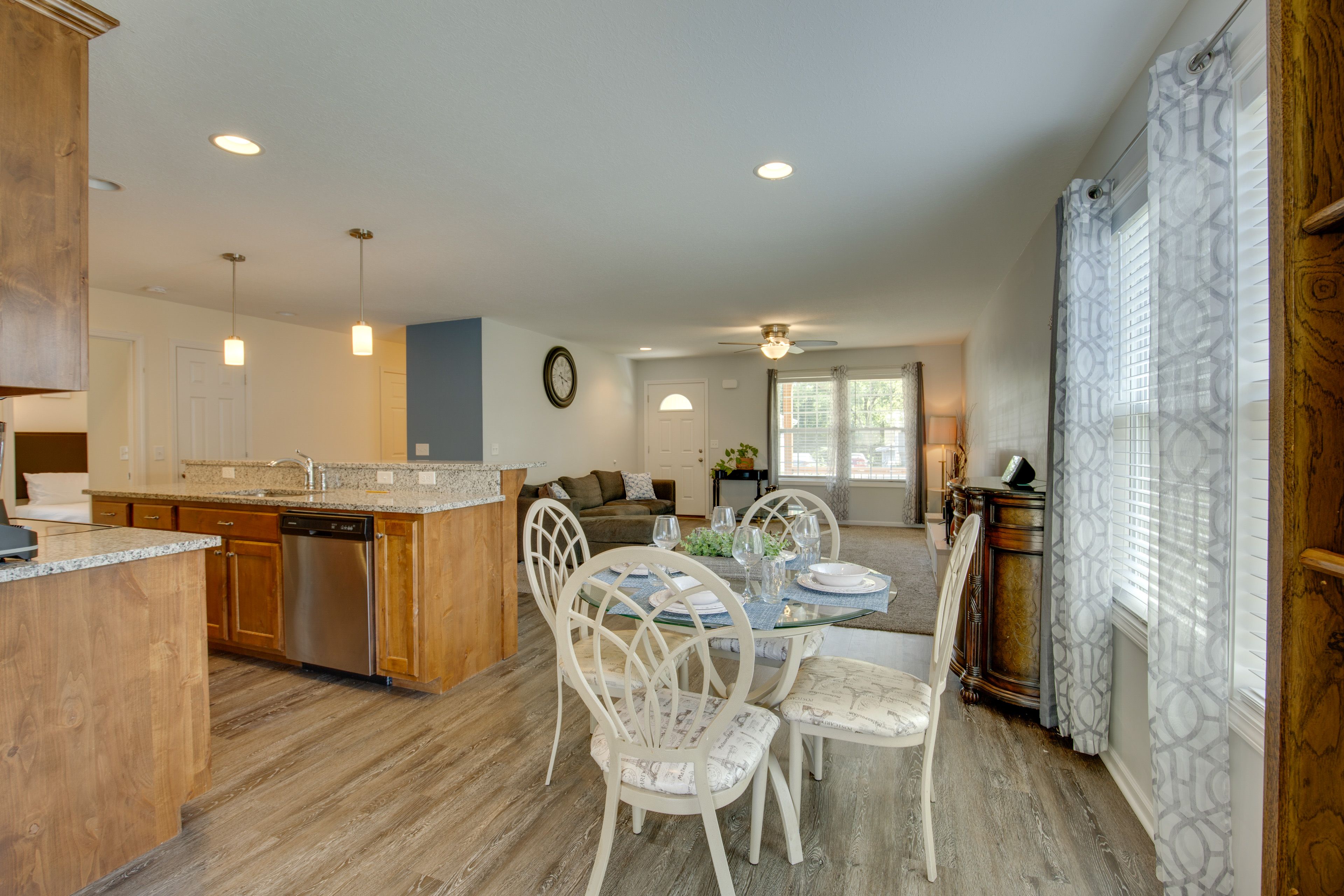 Dining Area | Dishware & Flatware Provided