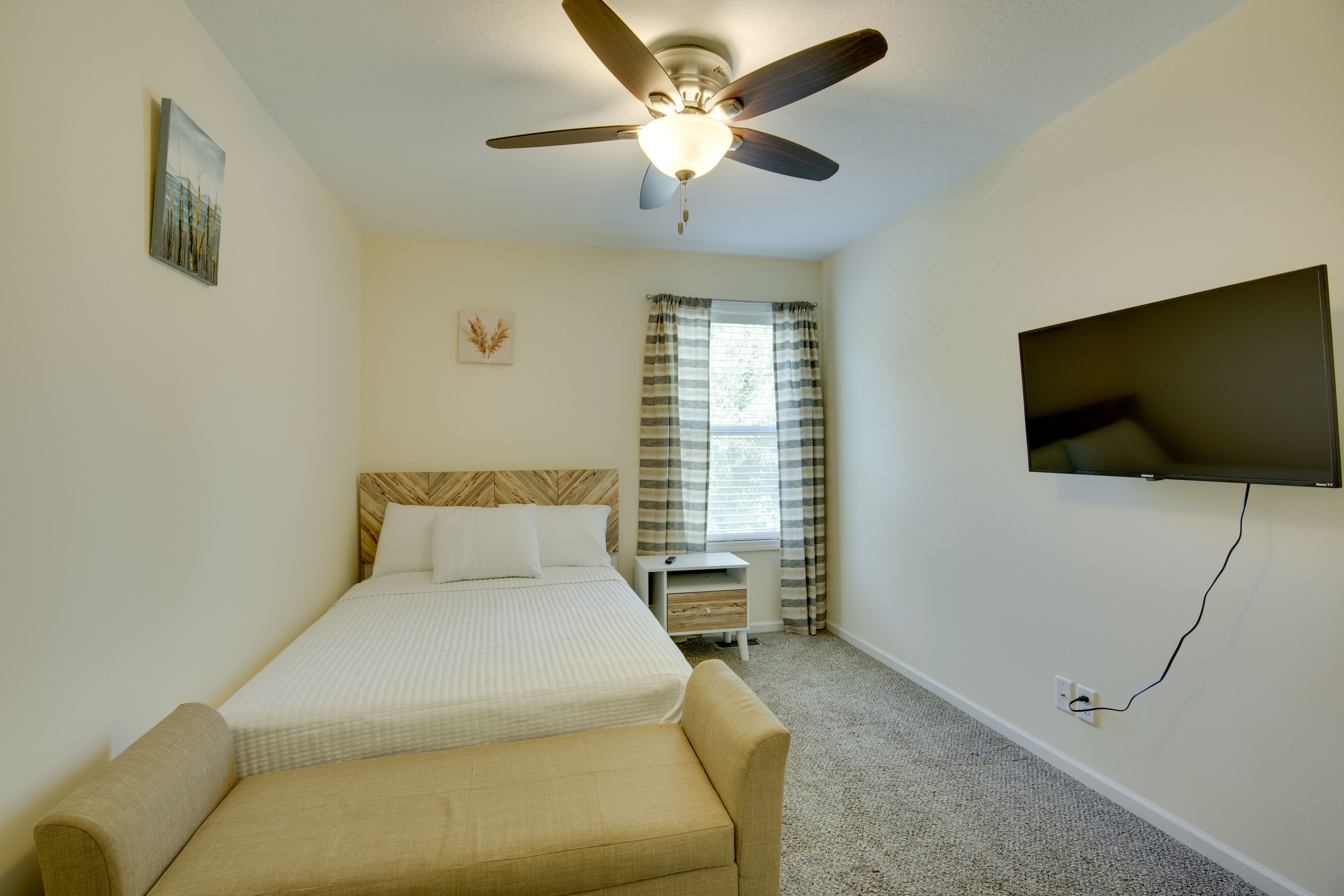 Bedroom 3 | Queen Bed | Smart TV