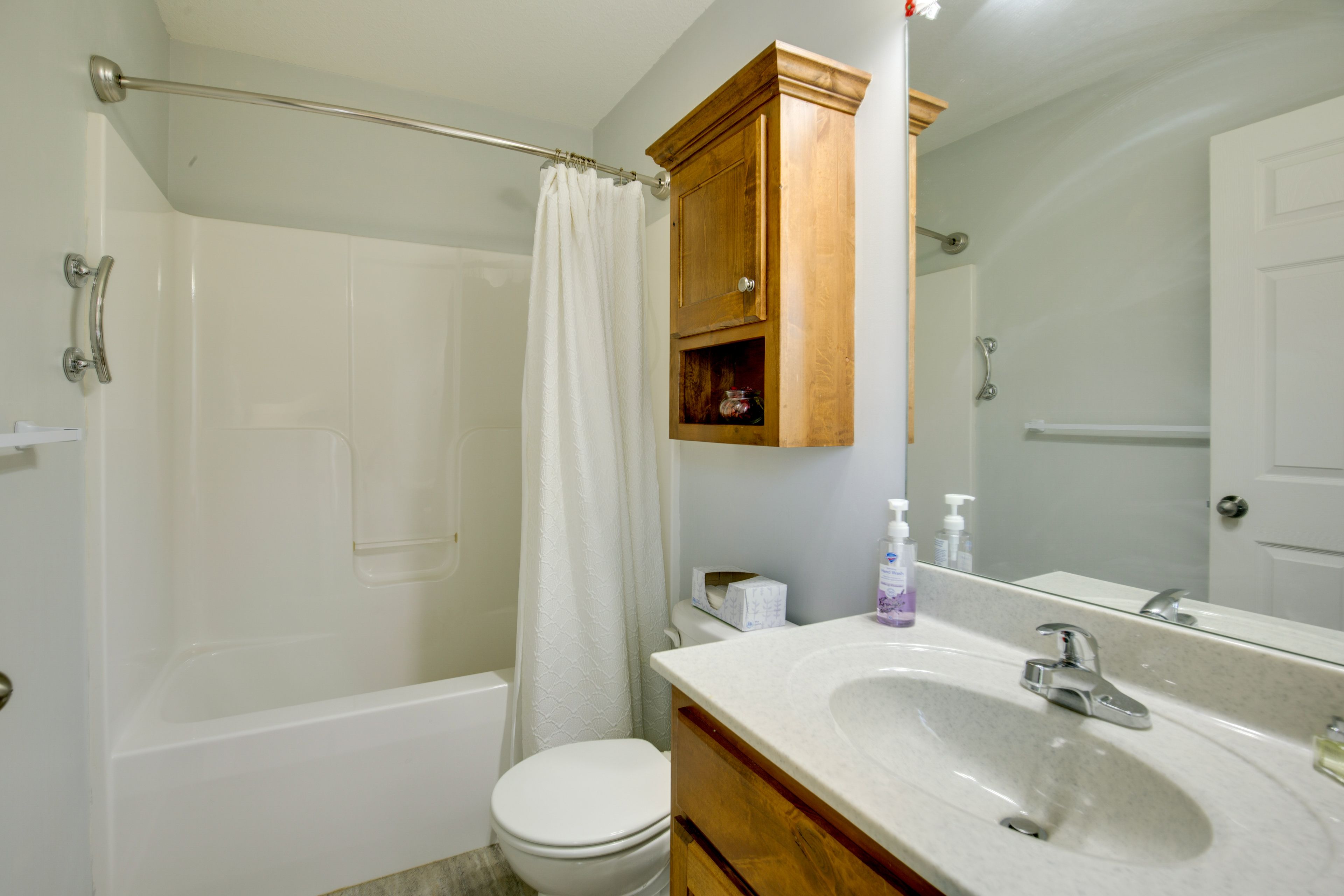 Full Bath | Complimentary Toiletries | Towels Provided