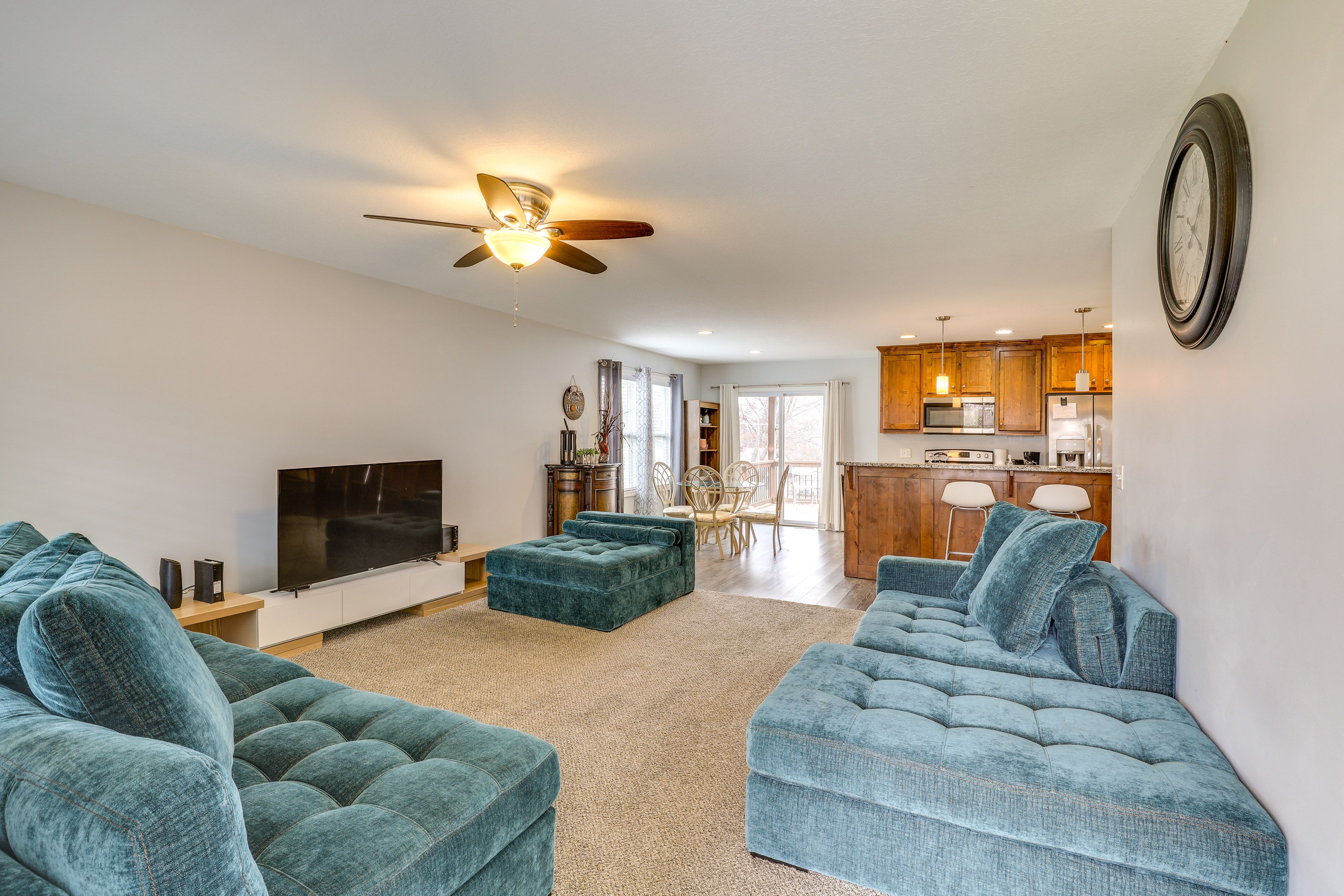 Living Room | Free WiFi | Smart TV | Central A/C | Sleeper Sofa